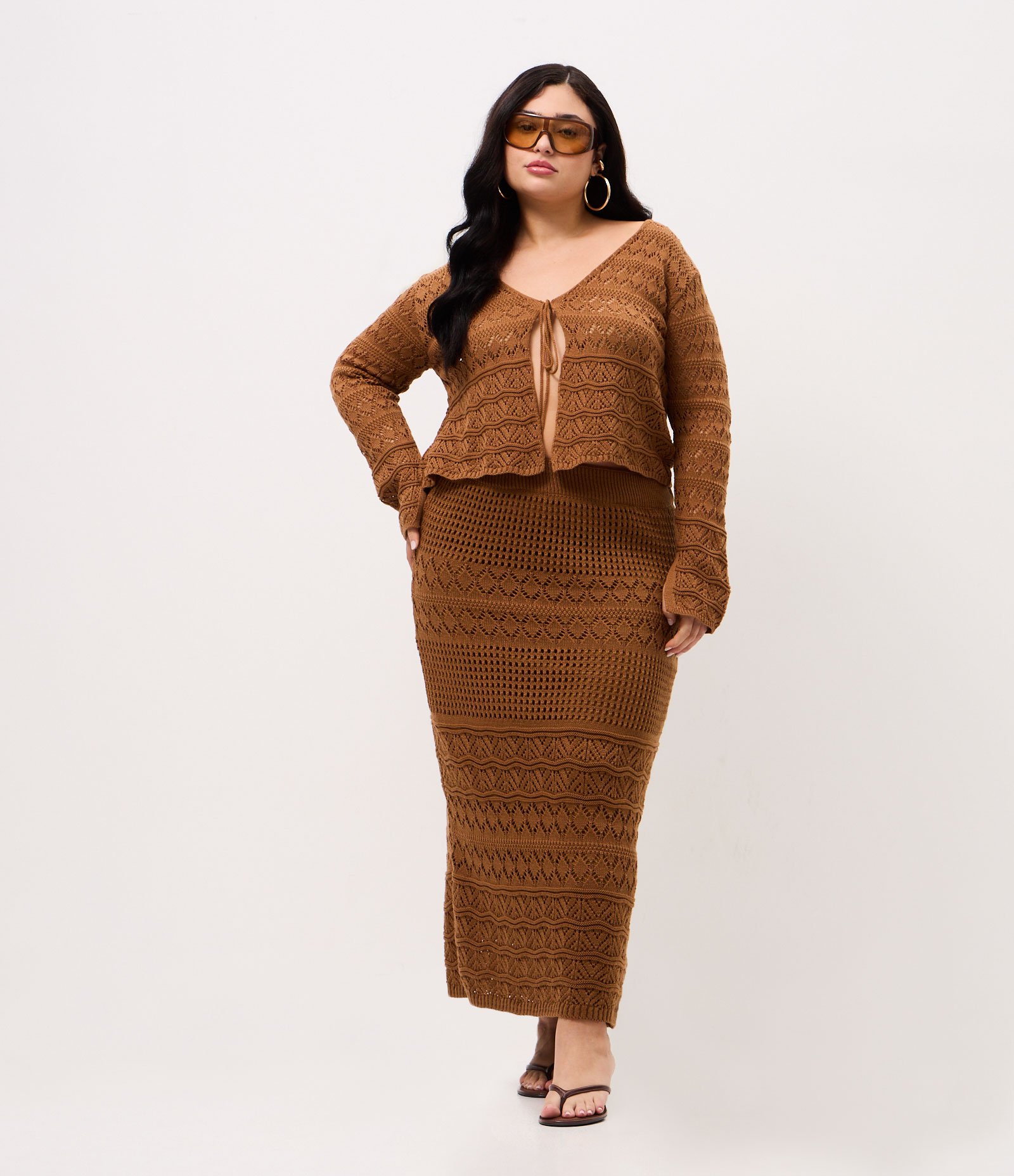 Casaco em Tricô Curto com Amarração Frontal Curve & Plus Size Marrom 2