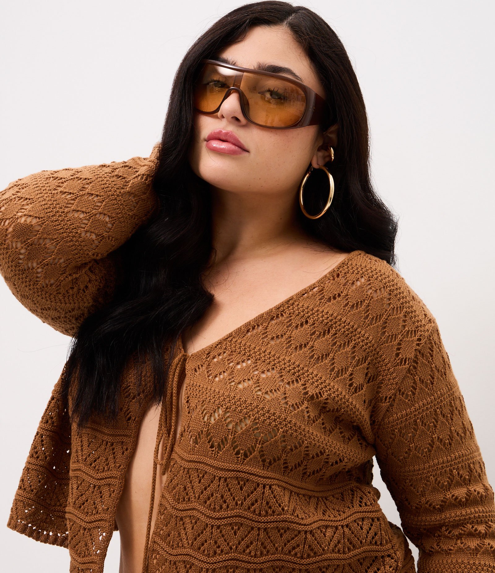 Casaco em Tricô Curto com Amarração Frontal Curve & Plus Size Marrom 3