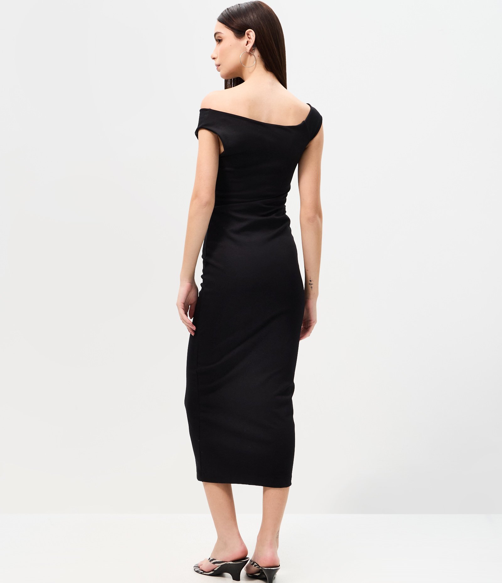 Vestido Midi em Cotton com Decote Ombro a Ombro e Drapeado Preto 4