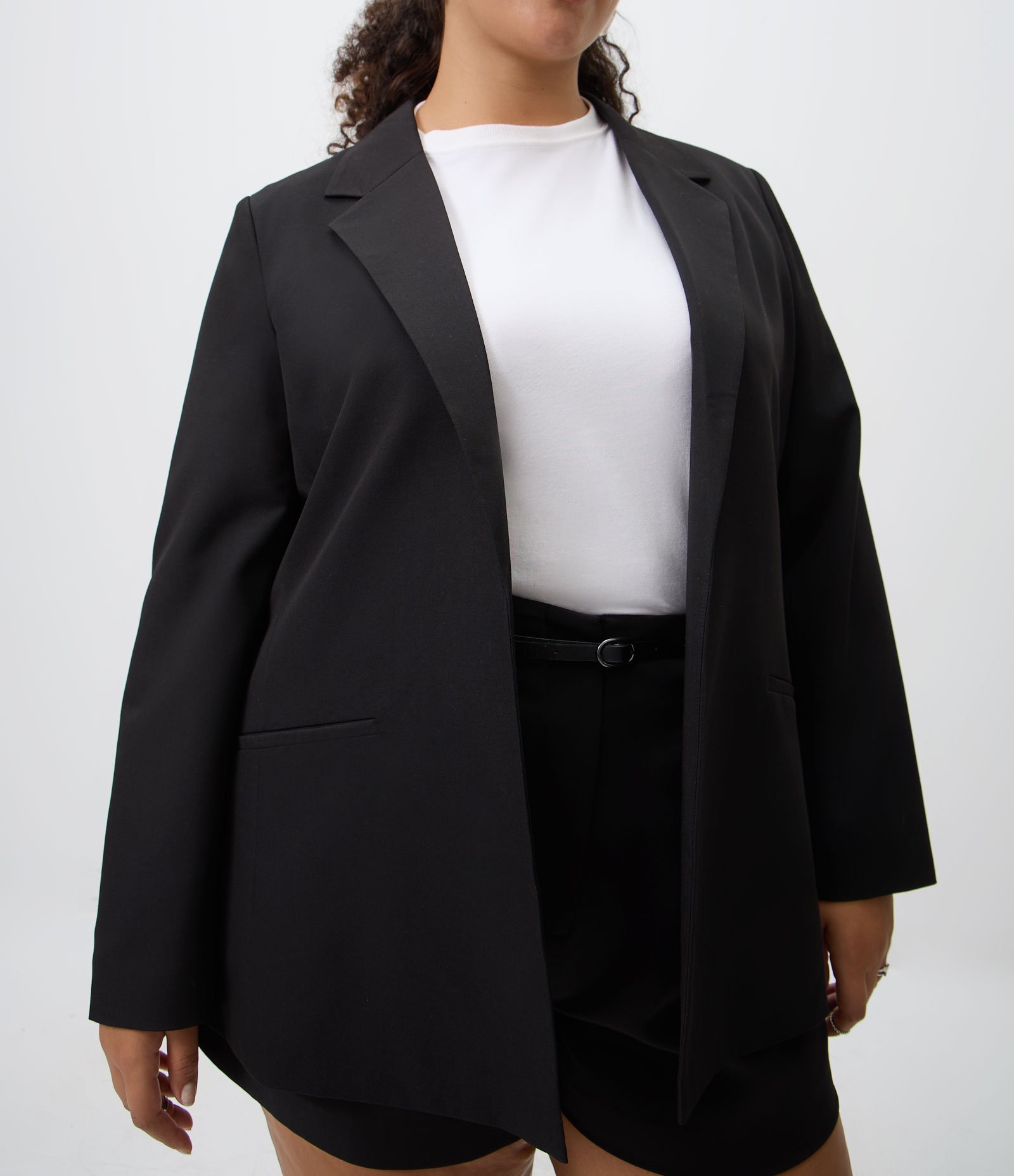 Blazer Alongado em Crepe Curve & Plus Size Preto 3