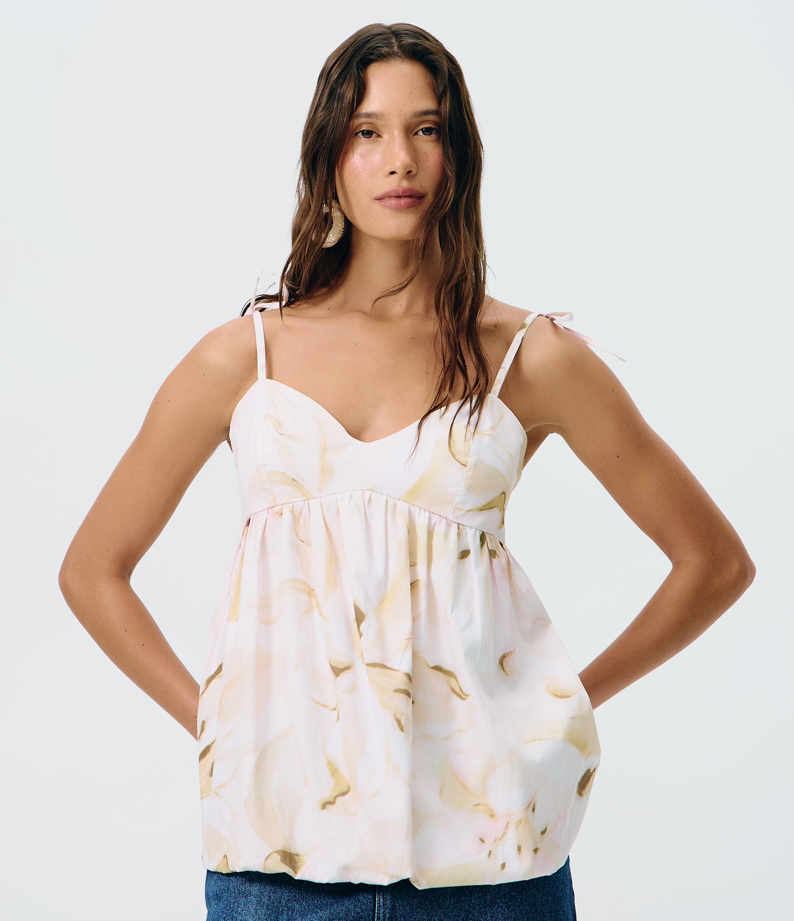 Blusa Balonê em Tricoline com Estampa Floral Branco 1