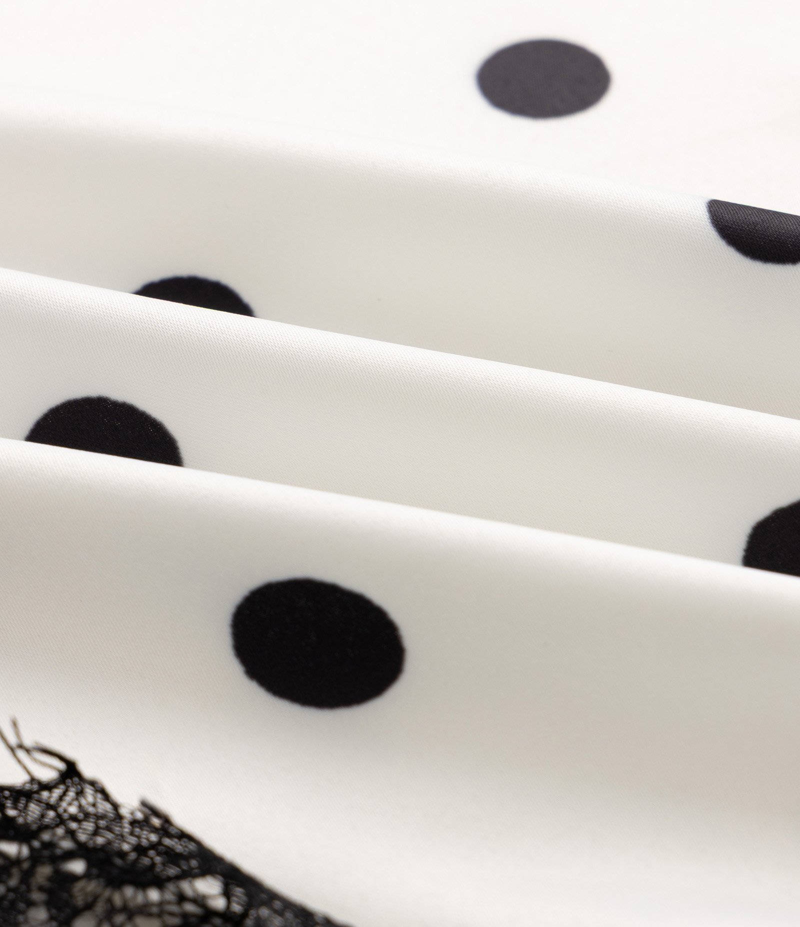 Lenço Acetinado com Renda Aplicada Branco 2