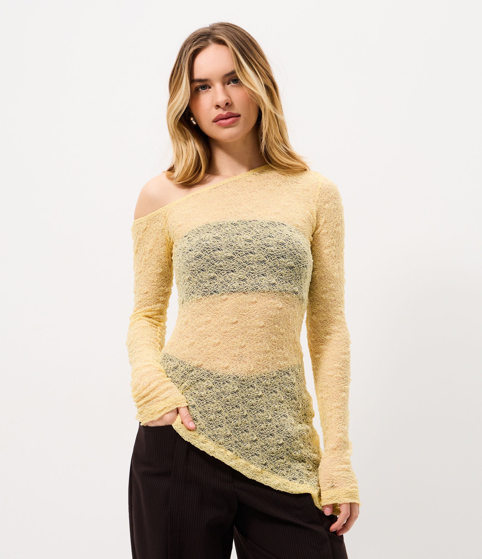Blusa Ombro Único em Renda Texturizada com Barra com Ponta Amarelo 1