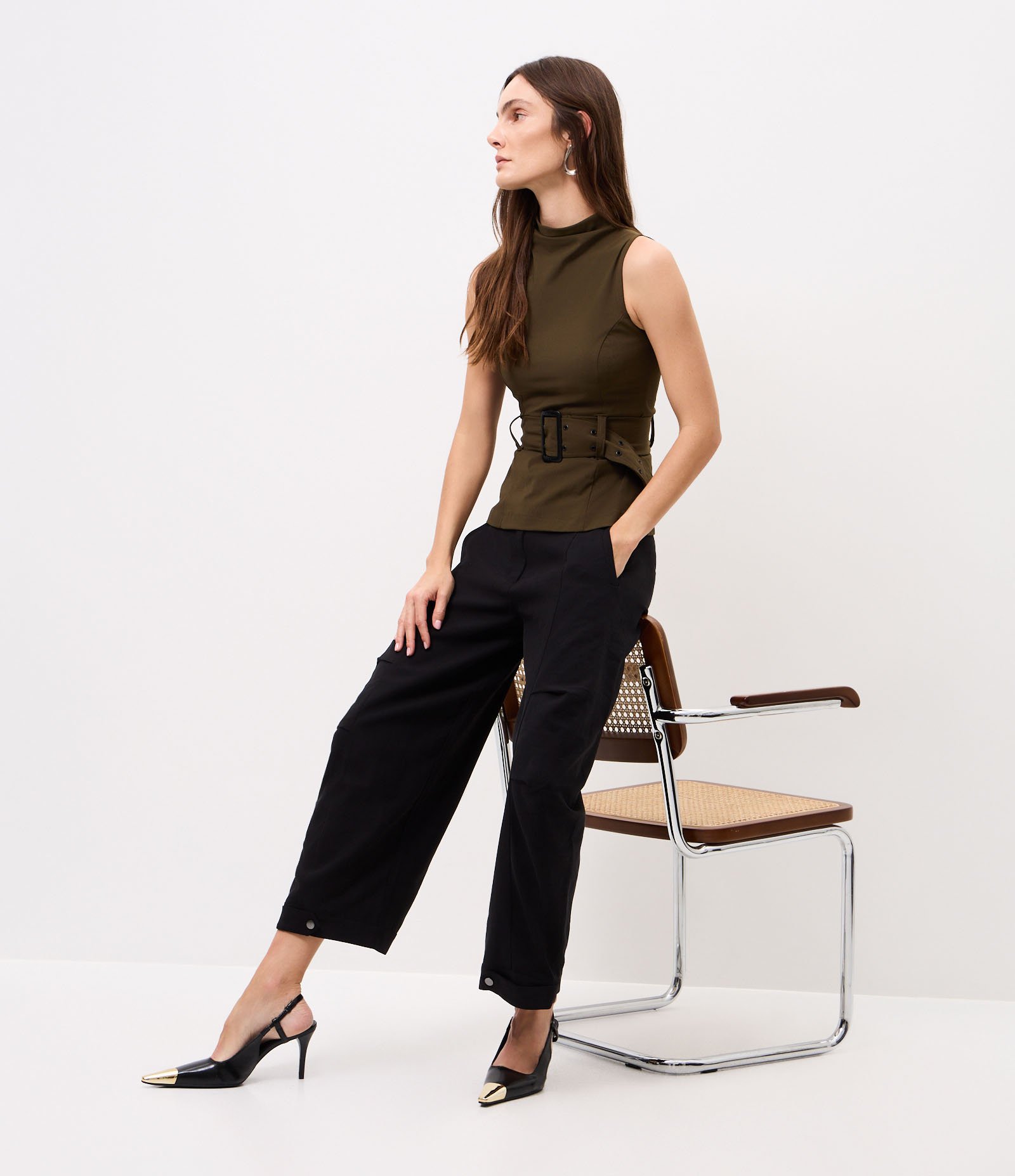 Blusa em Microfibra com Cinto e Fivela Verde 4
