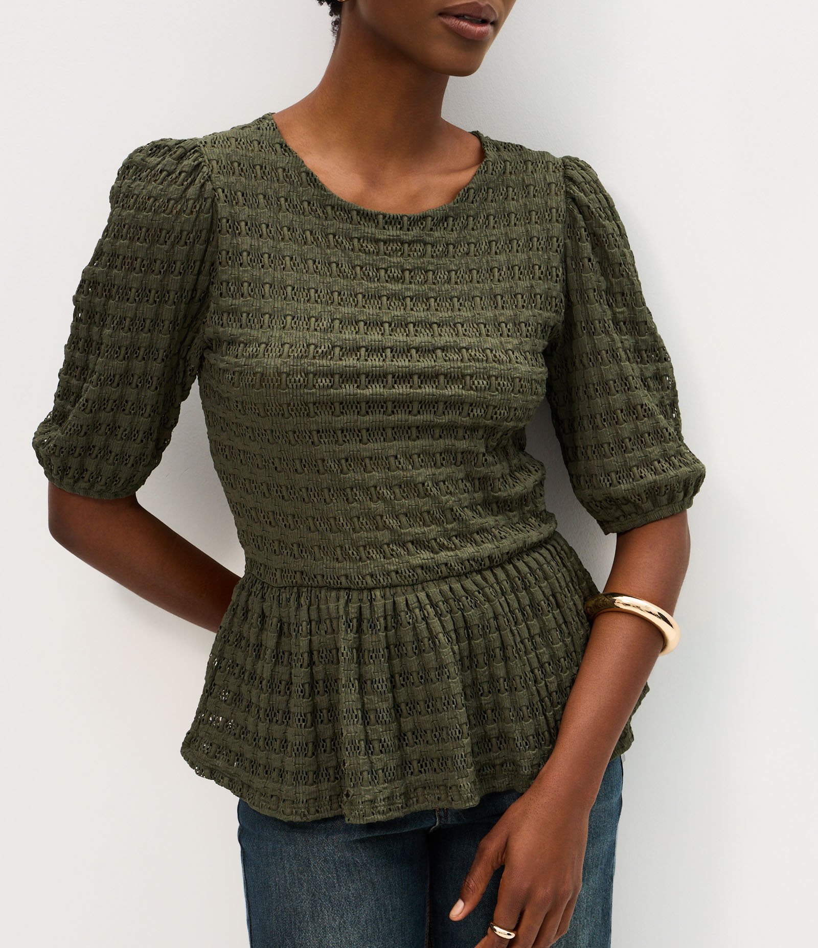 Blusa Texturizada com Manga Bufante e Babado na Barra Verde 4