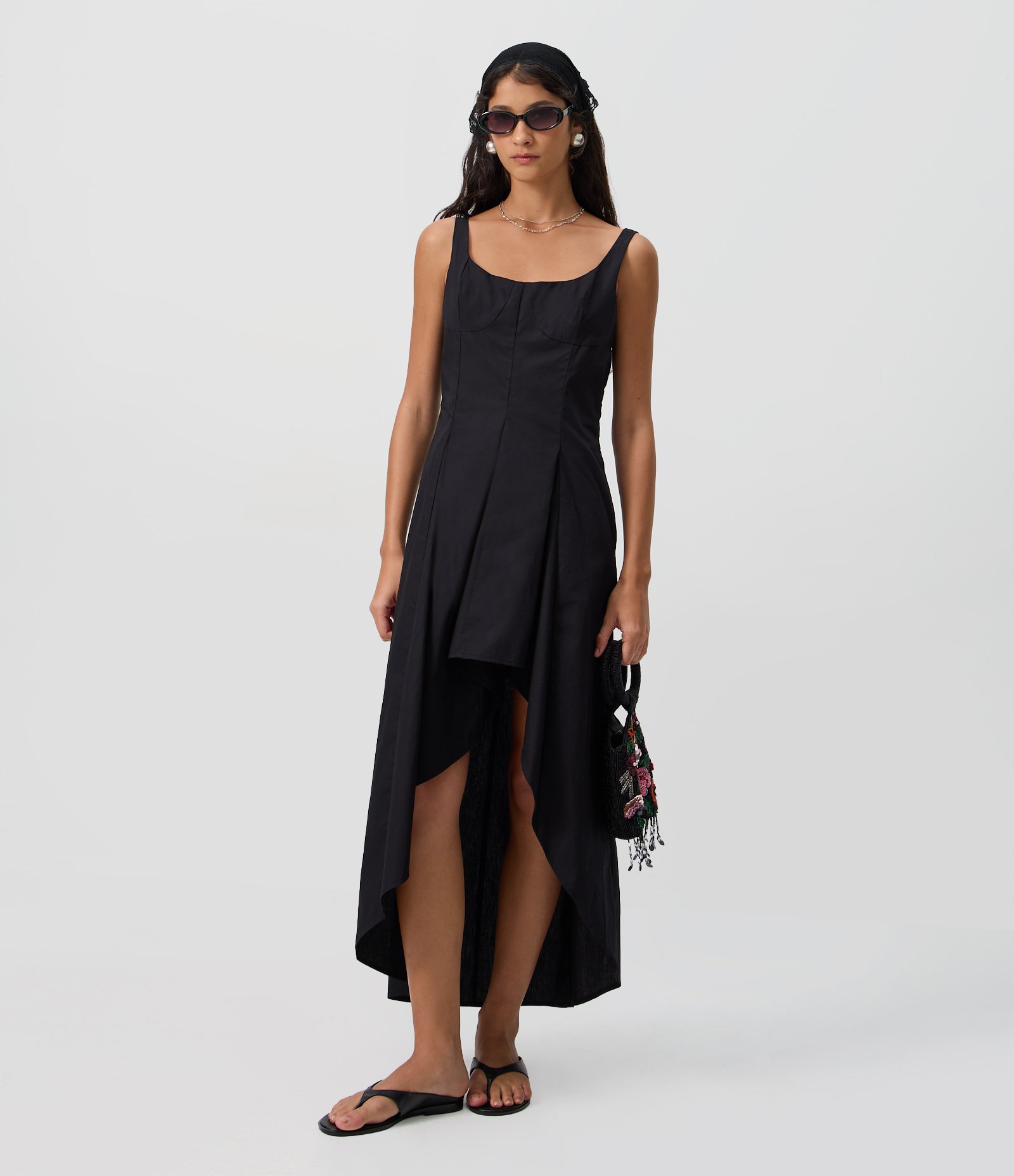 Vestido Midi Evasê Assimétrico com Recorte Sobreposto Preto 1