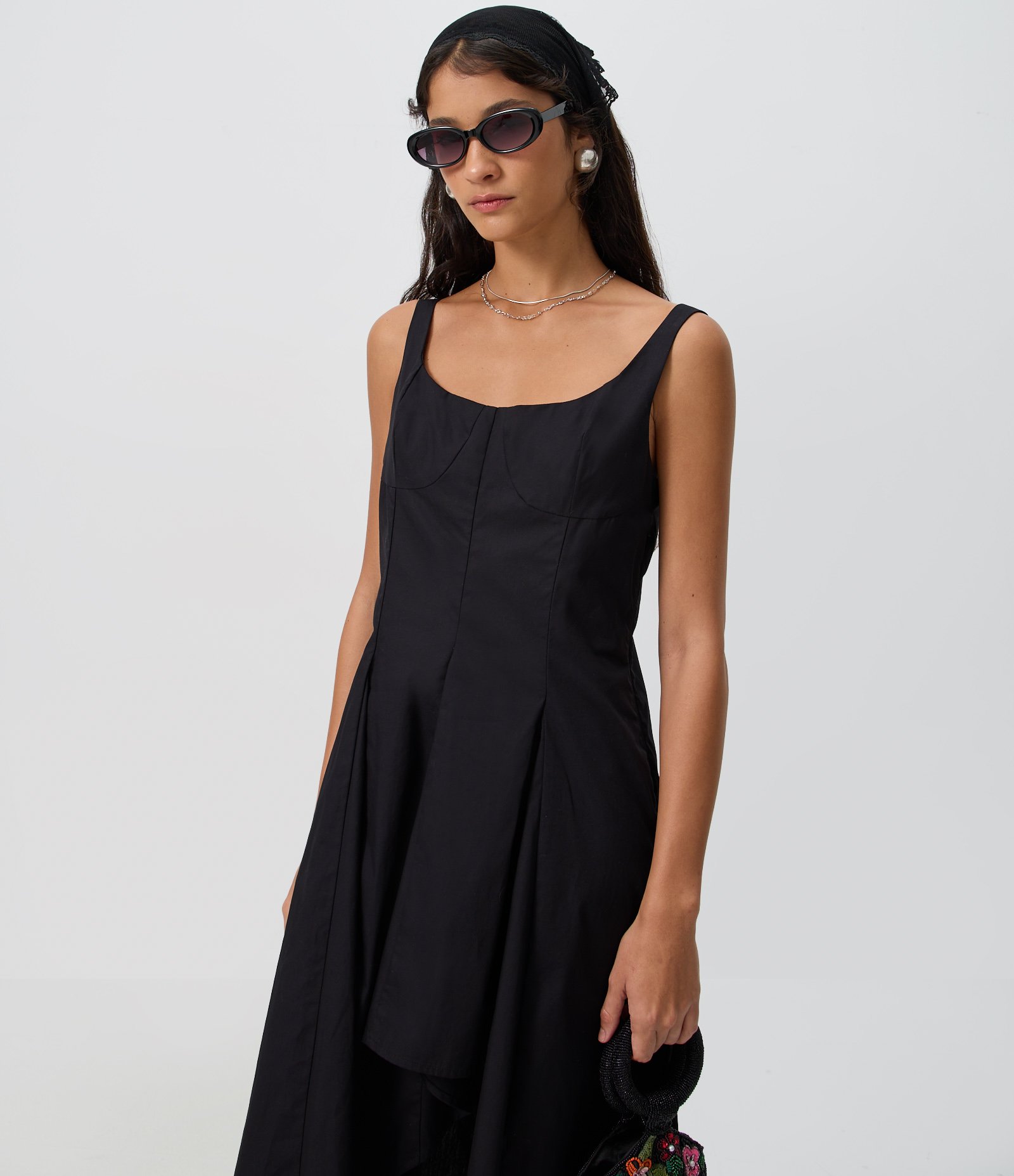 Vestido Midi Evasê Assimétrico com Recorte Sobreposto Preto 2