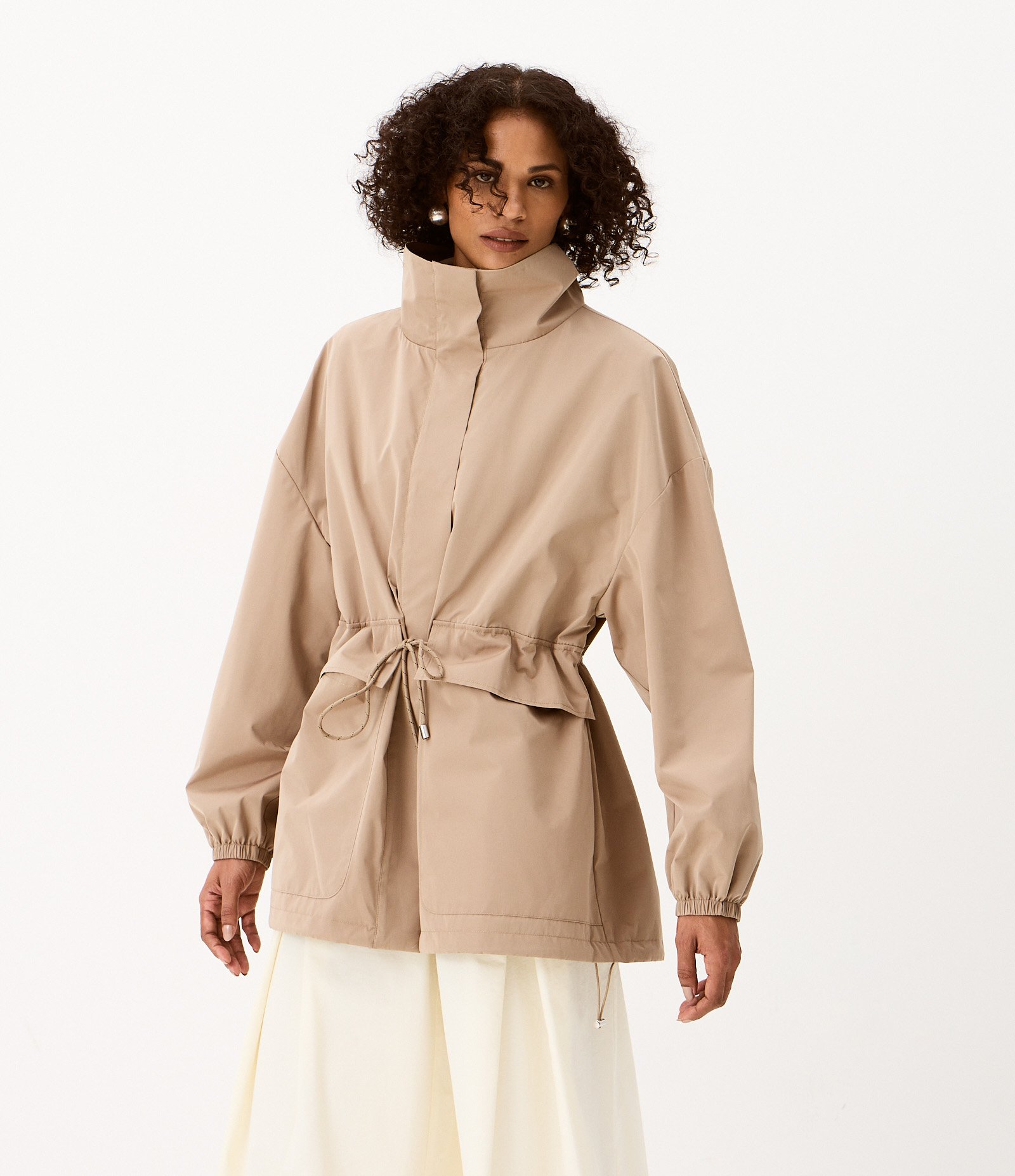 Jaqueta Corta Vento Oversized com Ajuste na Cintura e Bolsos com Lapela Bege 1