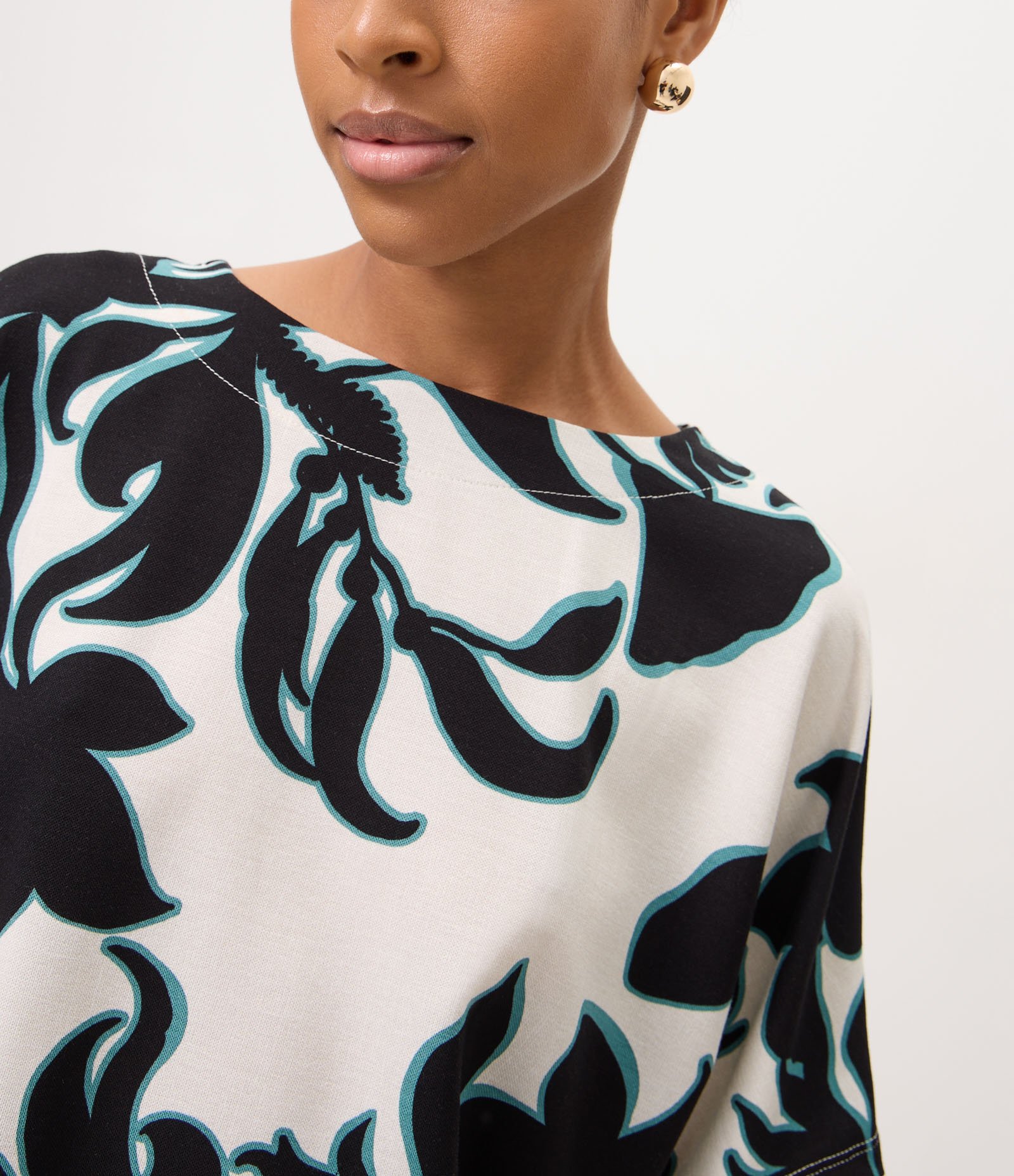 Blusa em Piquet com Estampa Floral Abstrata Branco 2