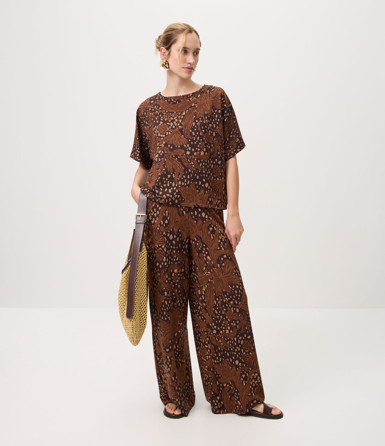 Blusa Ampla com Estampa Floral Waves Marrom 2