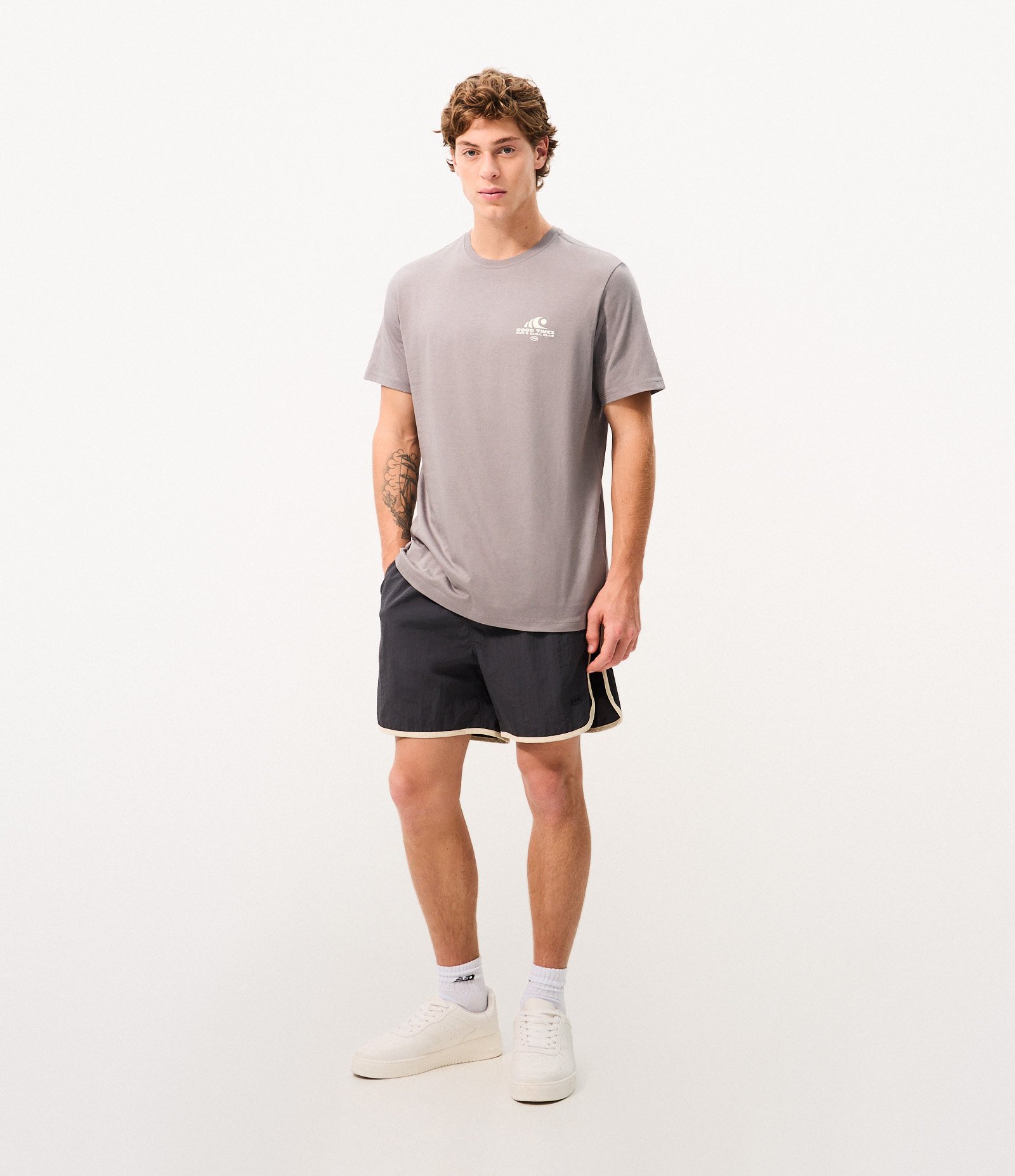 Camiseta Comfort em Algodão Peruano com Estampa Good Times Cinza 2