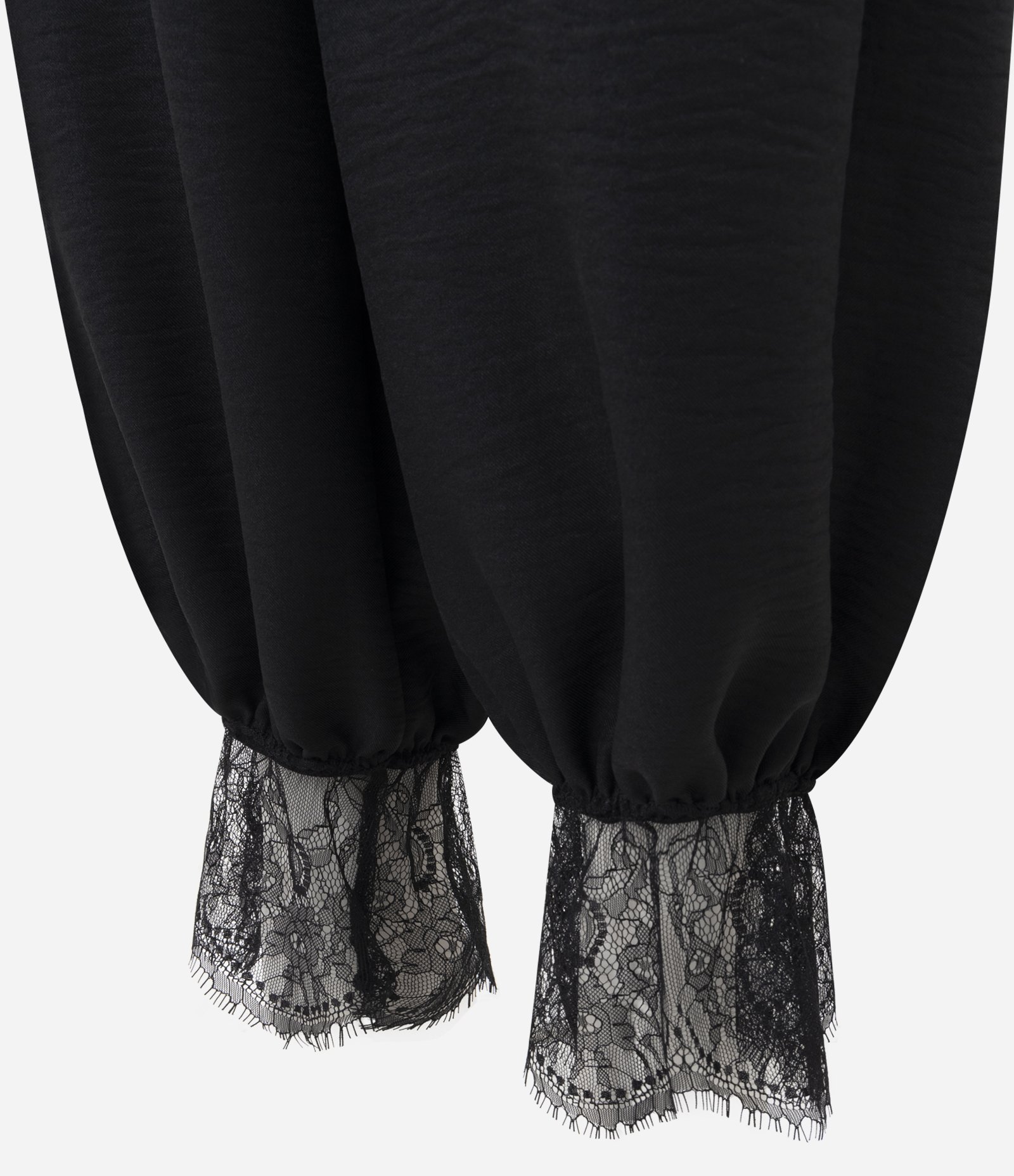 Calça Aladim em Crepe com Barra Rendada Preto 2