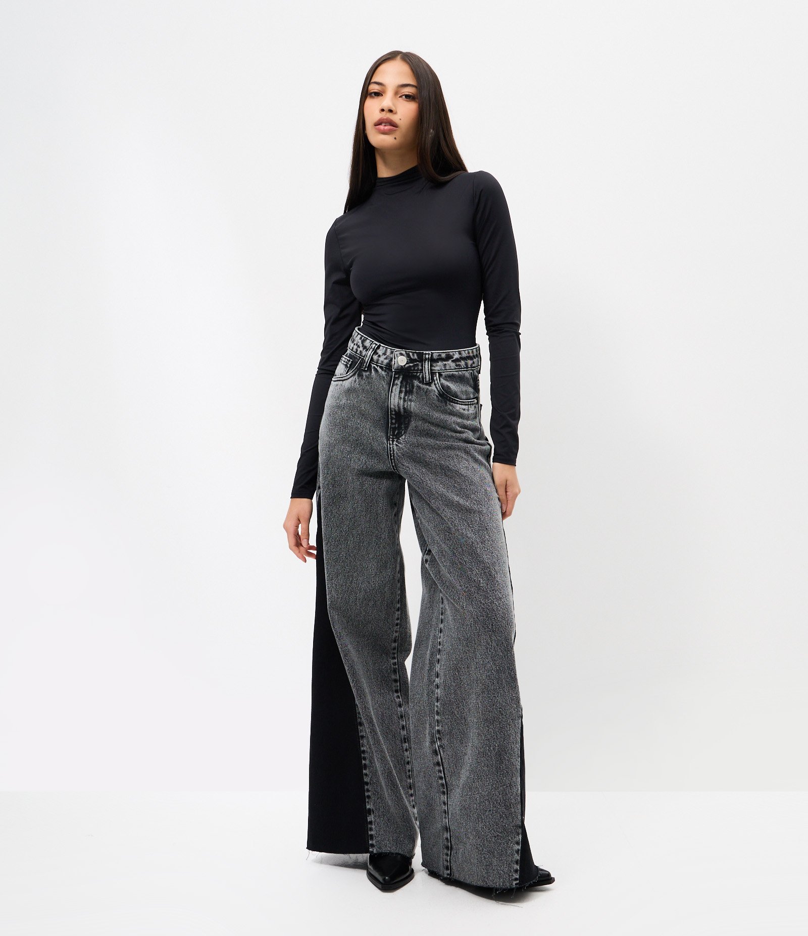 Calça Wide Leg em Jeans com Recorte Lateral e Cintura Média Cinza 1