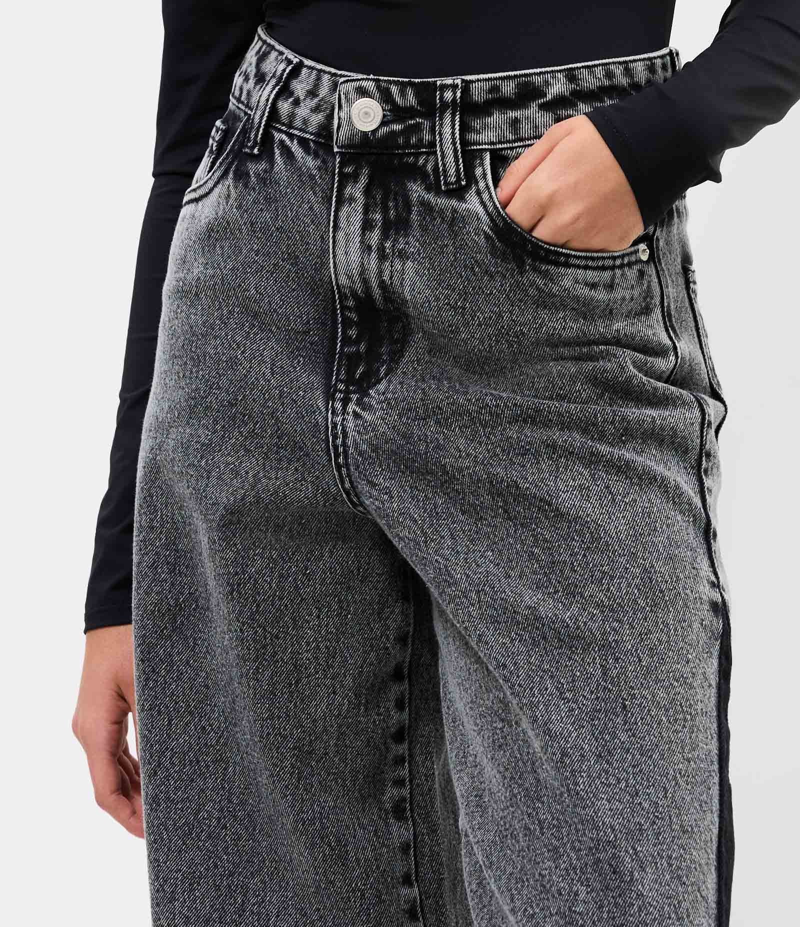 Calça Wide Leg em Jeans com Recorte Lateral e Cintura Média Cinza 3