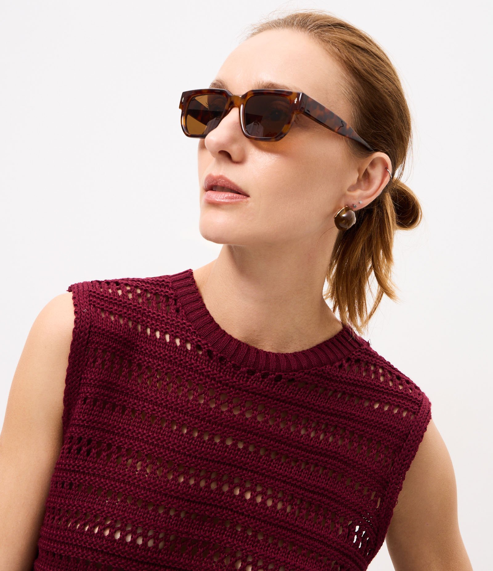 Blusa em Tricô Assimétrica com Gola Redonda Vinho 3