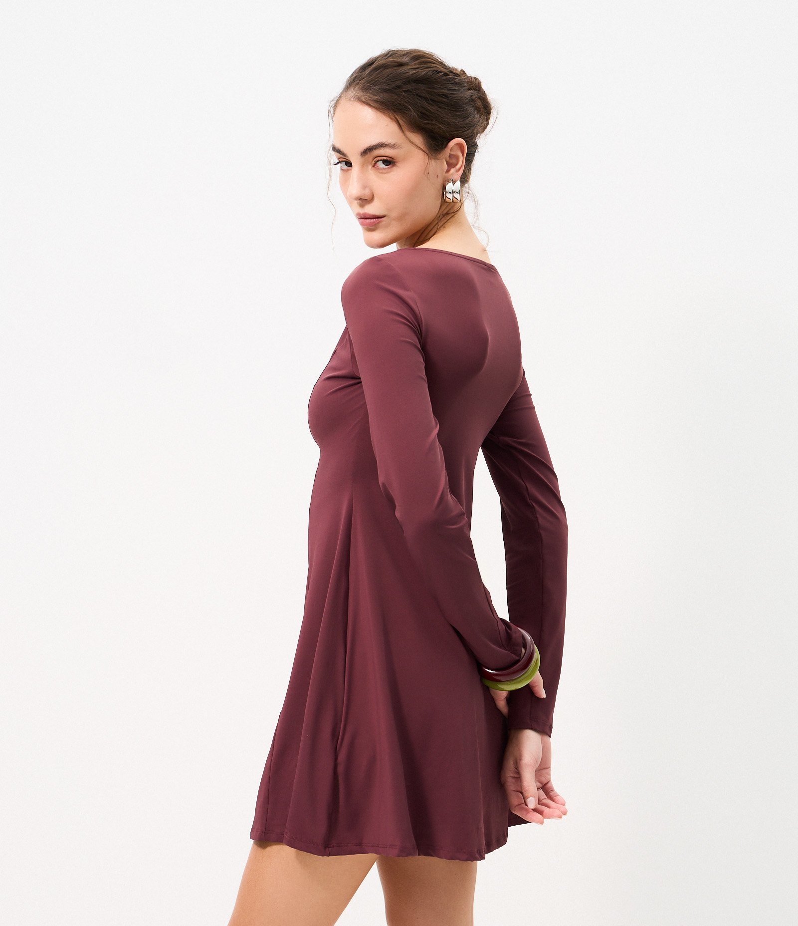 Vestido Evasê Curto com Decote Canoa Marrom 5