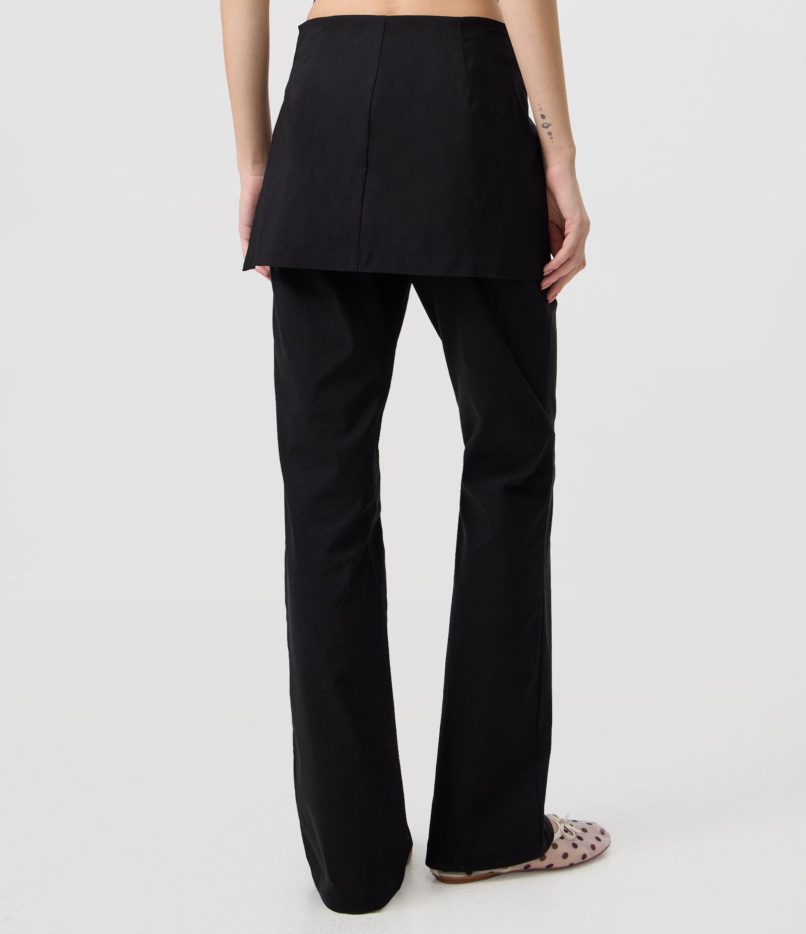 Calça Flare Alfaiatada com Sobreposição de Saia Assimétrica Preto 4