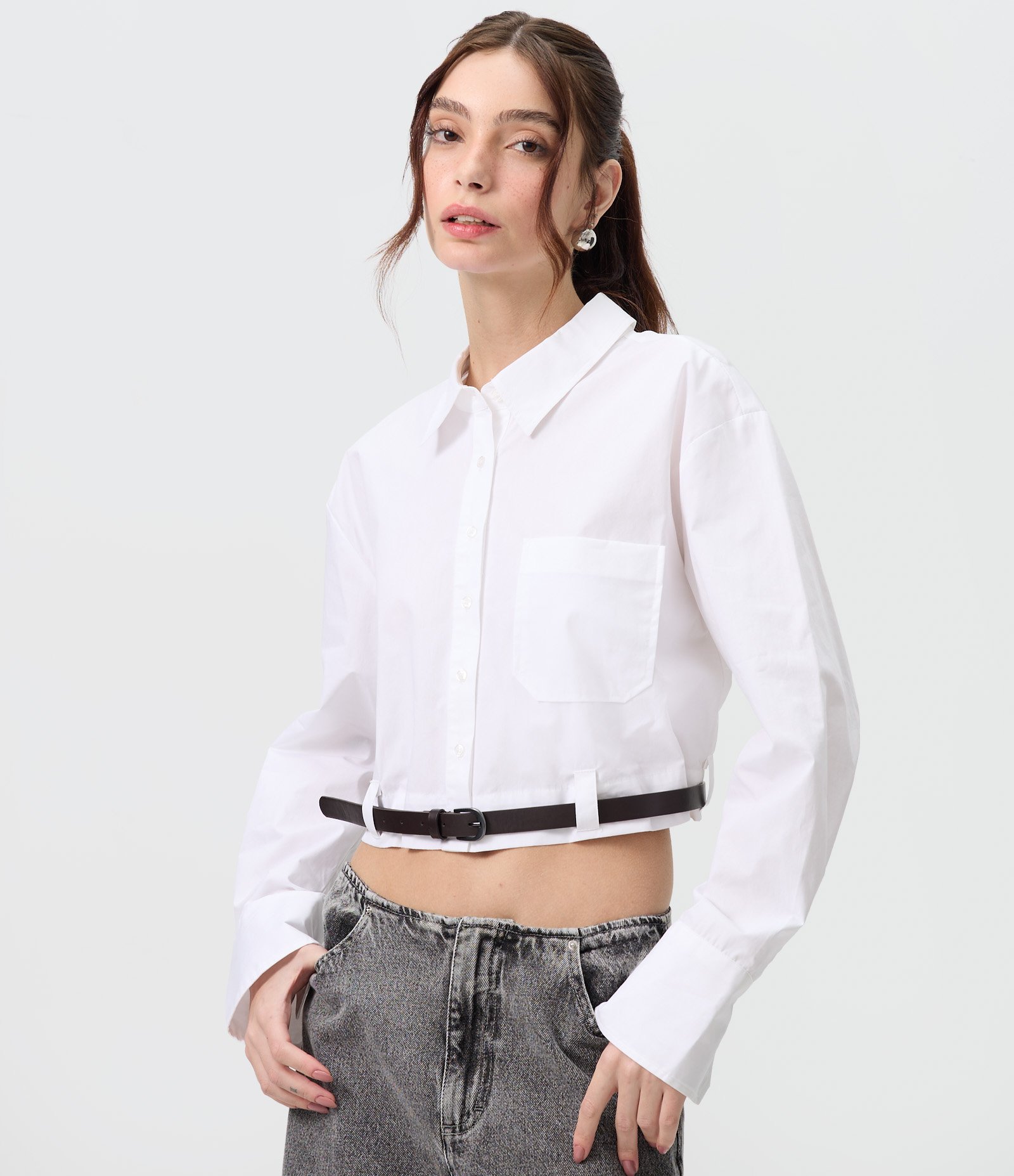 Camisa Cropped com Cinto e Bolso Frontal Branco 1