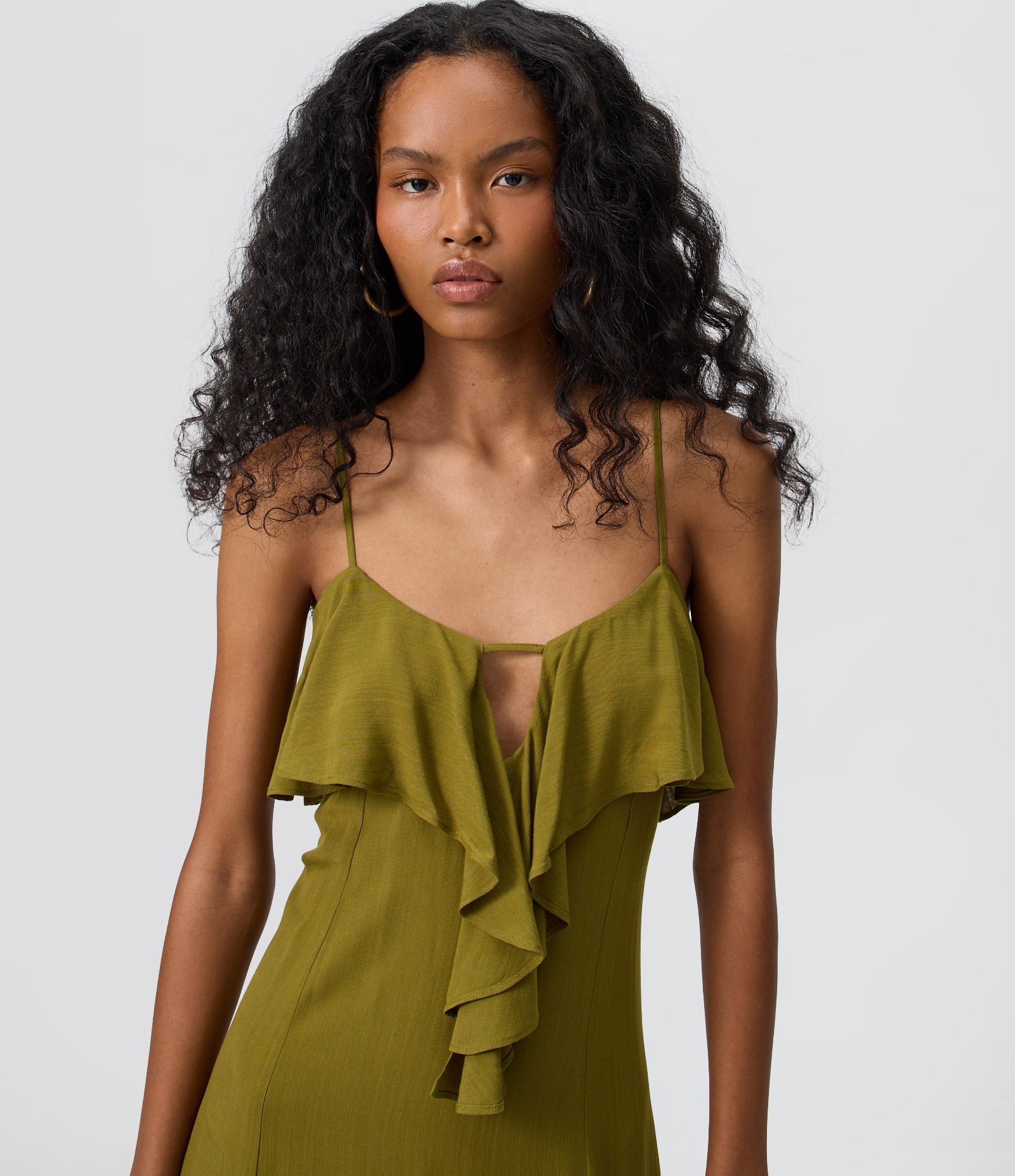 Vestido Longo em Viscose com Babados Frontais e Costas Vazadas Verde Amarelado 3