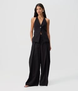 Calça Pantalona em Sarja com Pregas Frontais