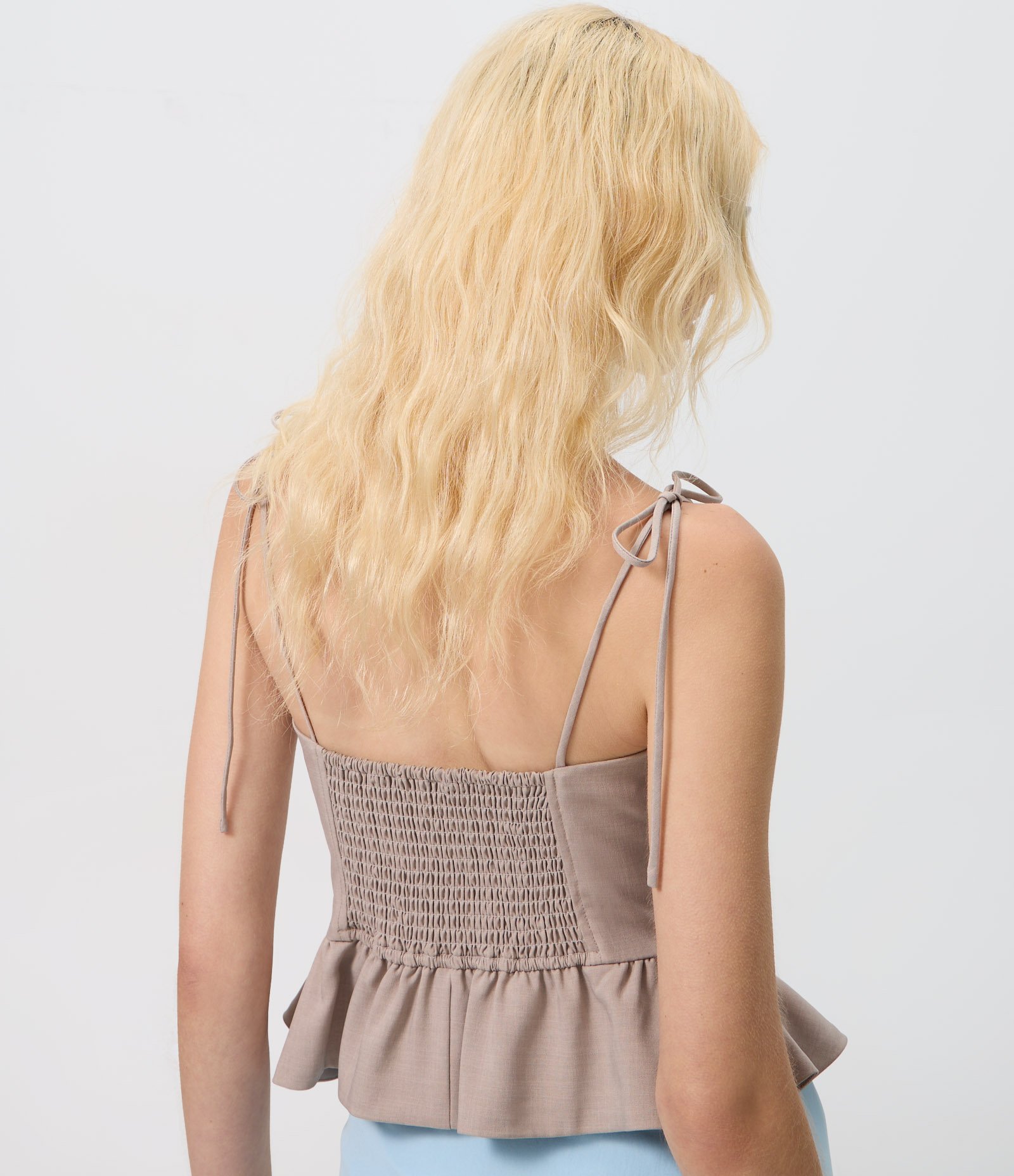 Blusa Peplum com Decote Coração e Amarração nas Alças Bege 4