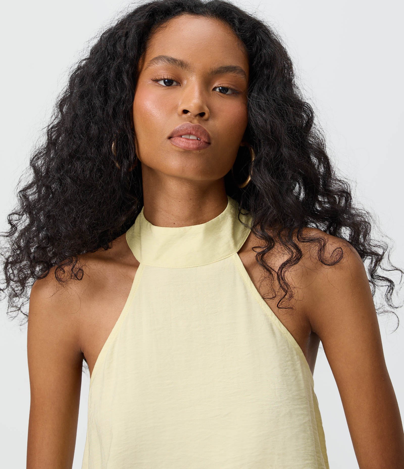 Blusa Frente Única em Viscose com Barra Assimétrica e Renda Amarelo Claro 3