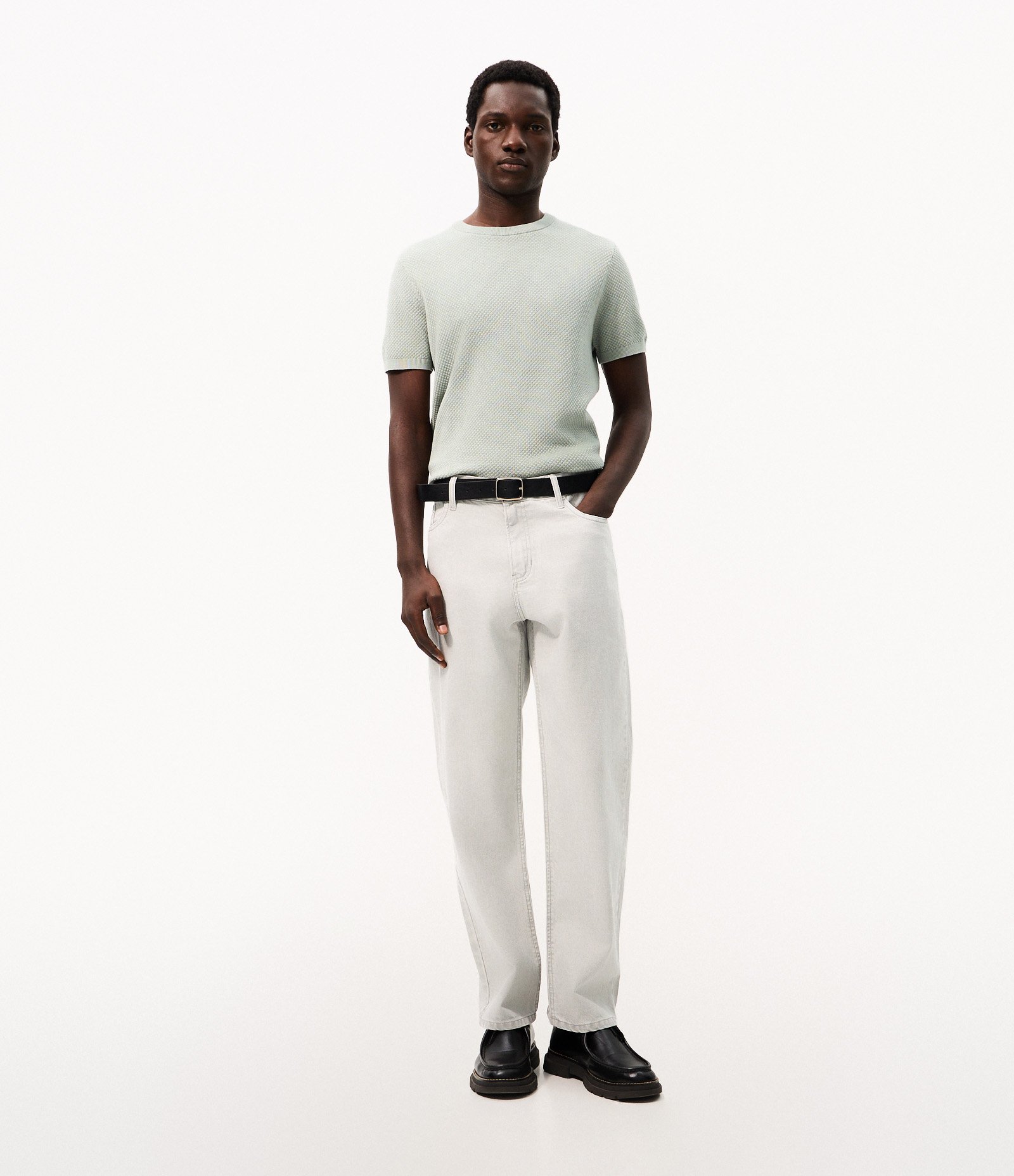 Calça em Sarja Reta com Lavagem Vintage Cinza 1