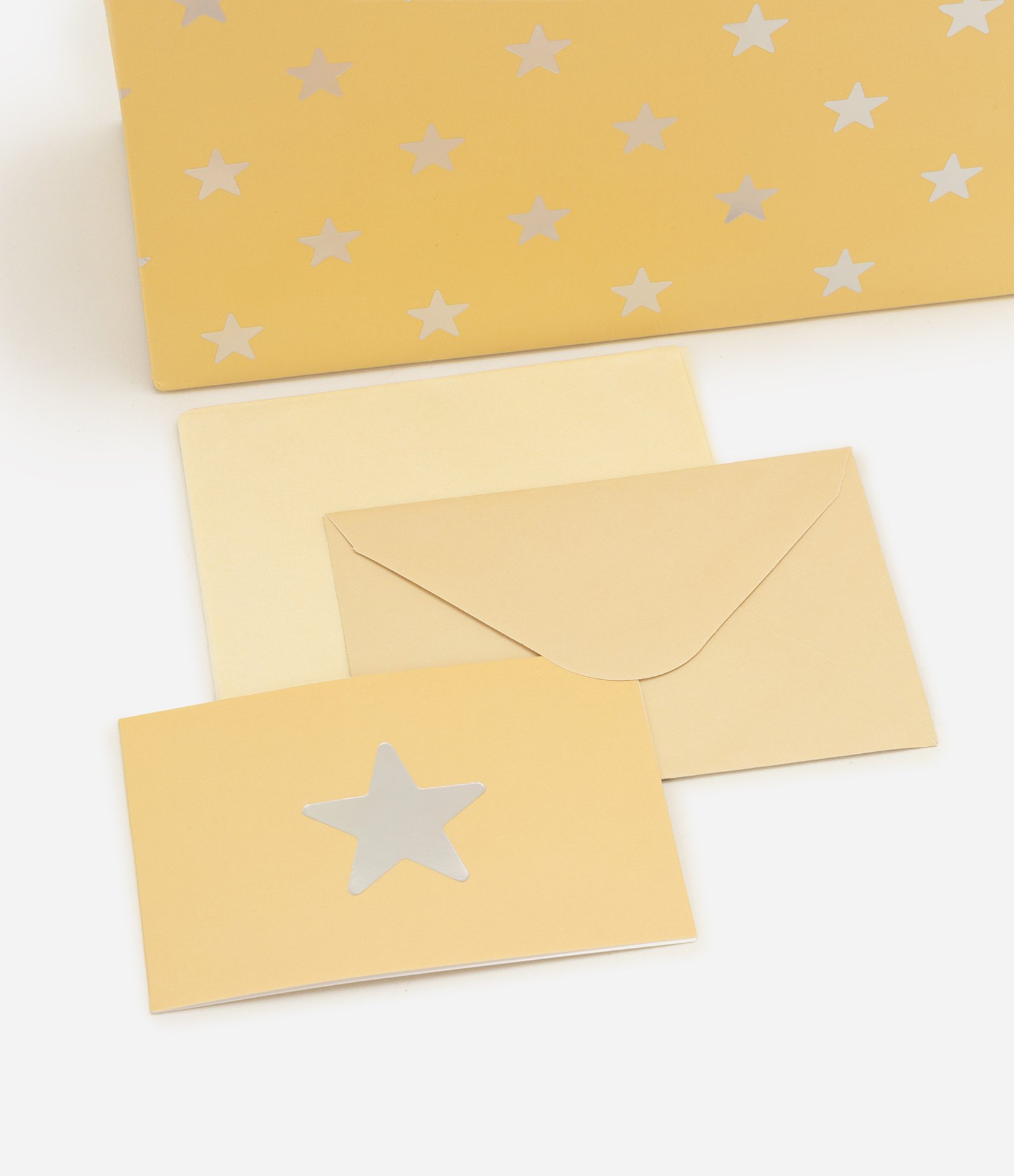 Embalagem para Presente Pequena em Papel com Estampa de Estrelas Amarelo 4