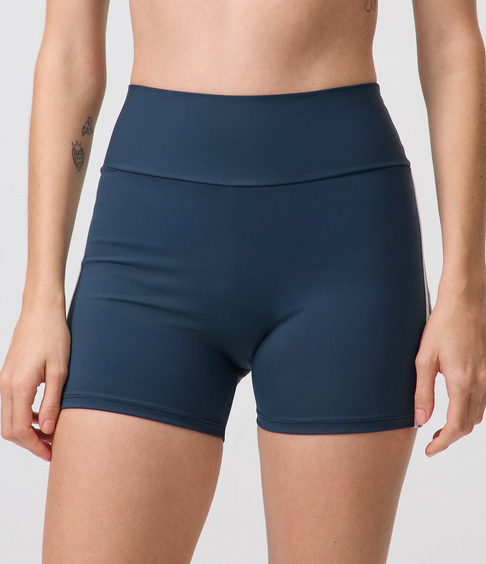 Bermuda Esportiva em Microfibra com Silk Azul 2