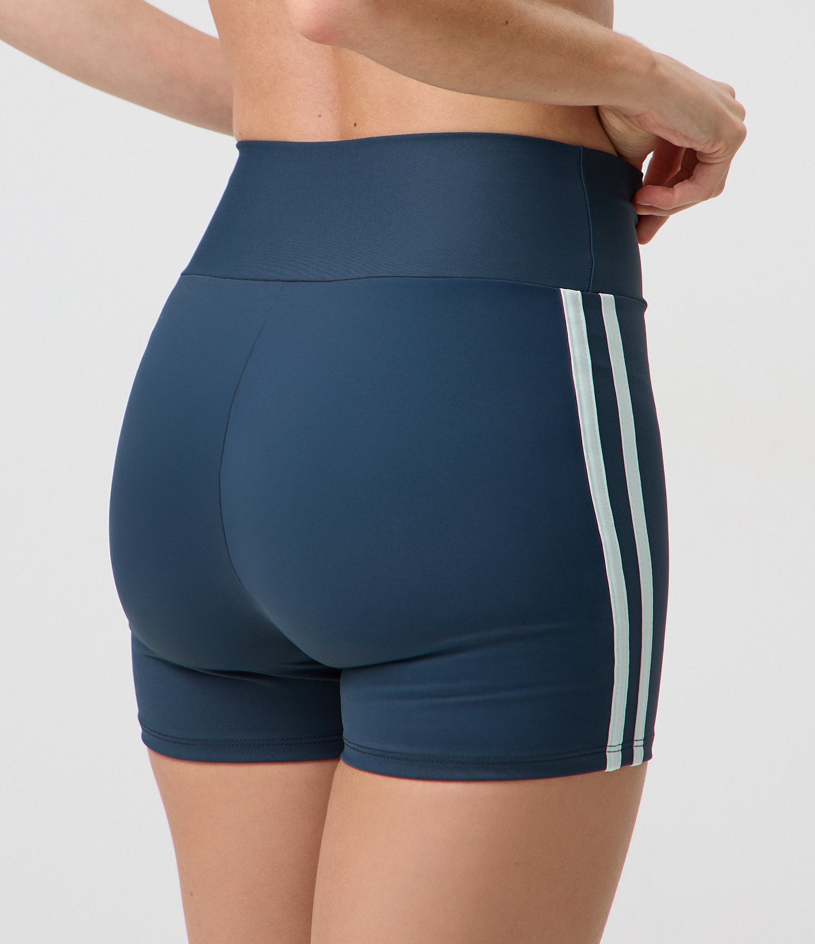 Bermuda Esportiva em Microfibra com Silk Azul 4