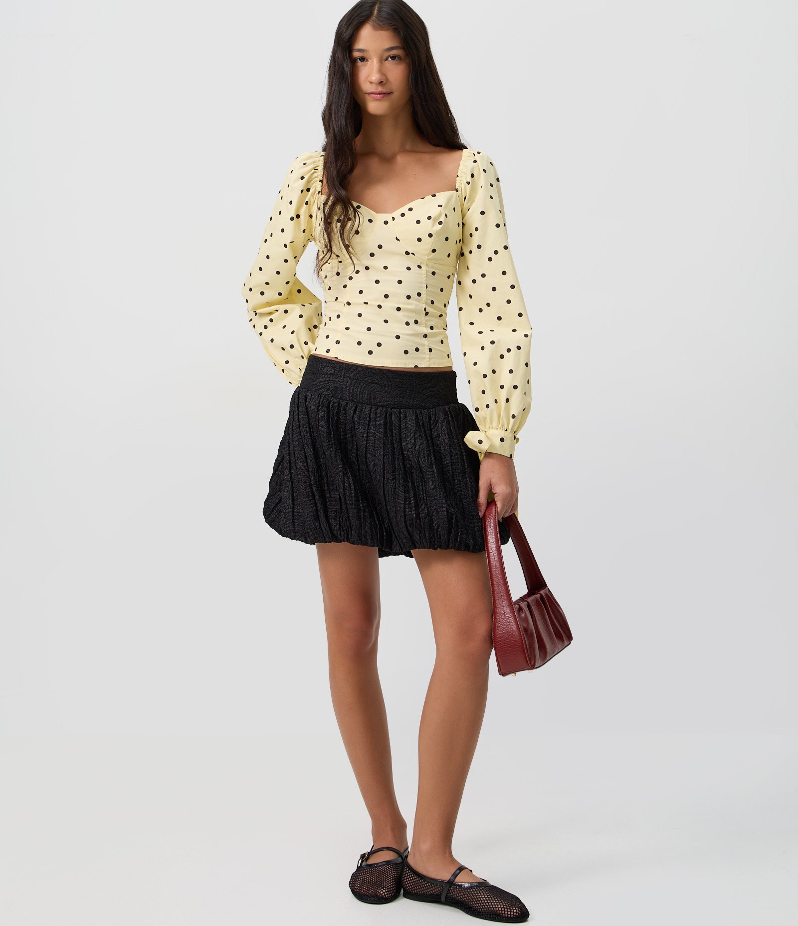 Blusa Manga Longa em Tricoline com Estampa Poá e Laços nos Punhos Amarelo Claro 2