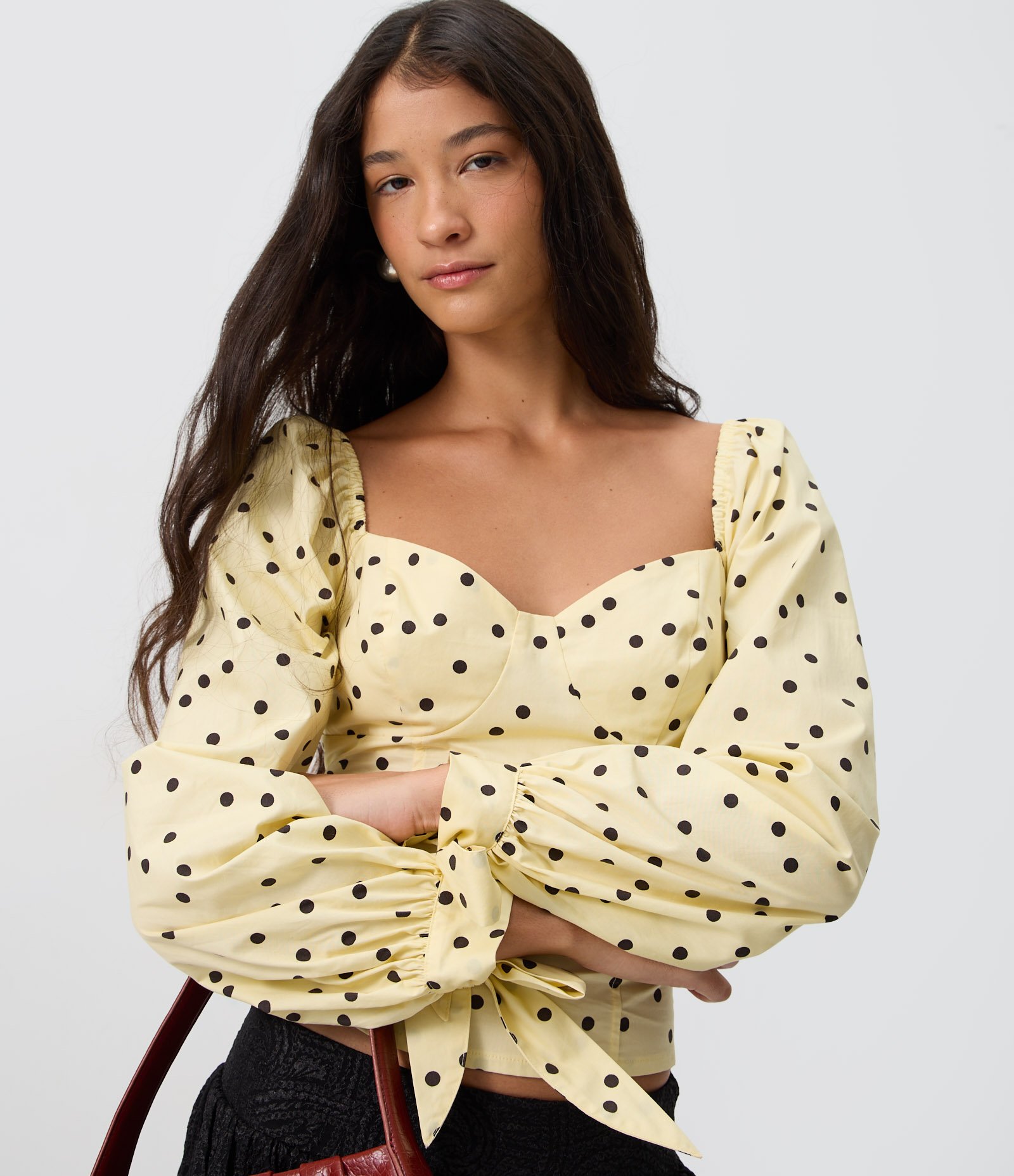 Blusa Manga Longa em Tricoline com Estampa Poá e Laços nos Punhos Amarelo Claro 3