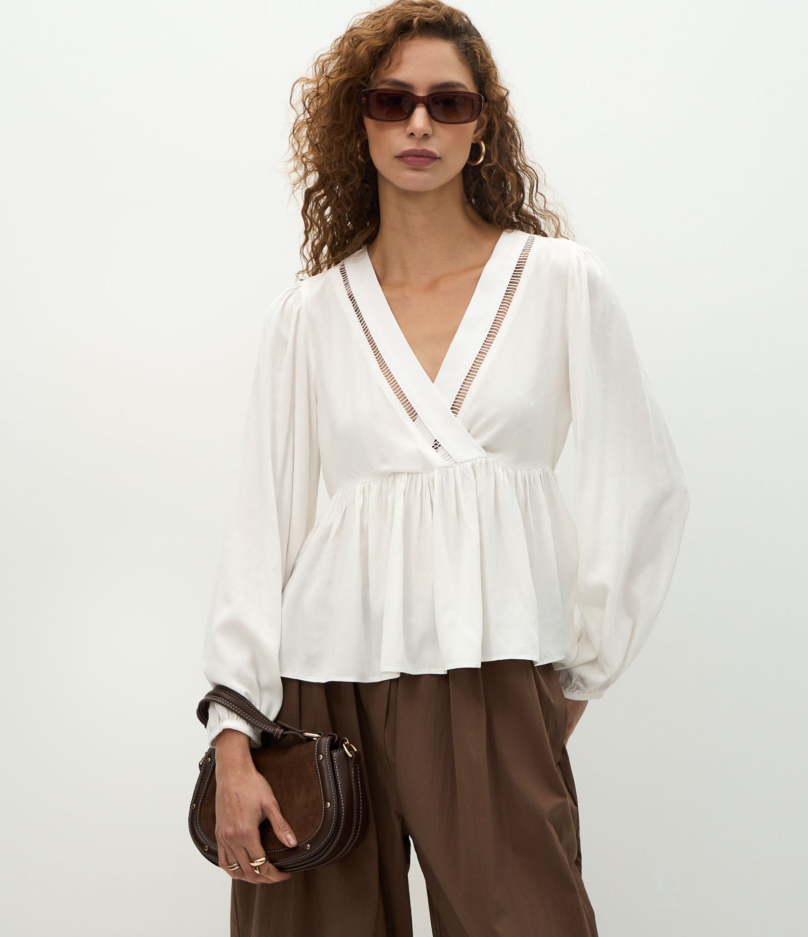Bata em Viscose com Decote Transpassado Branco 1