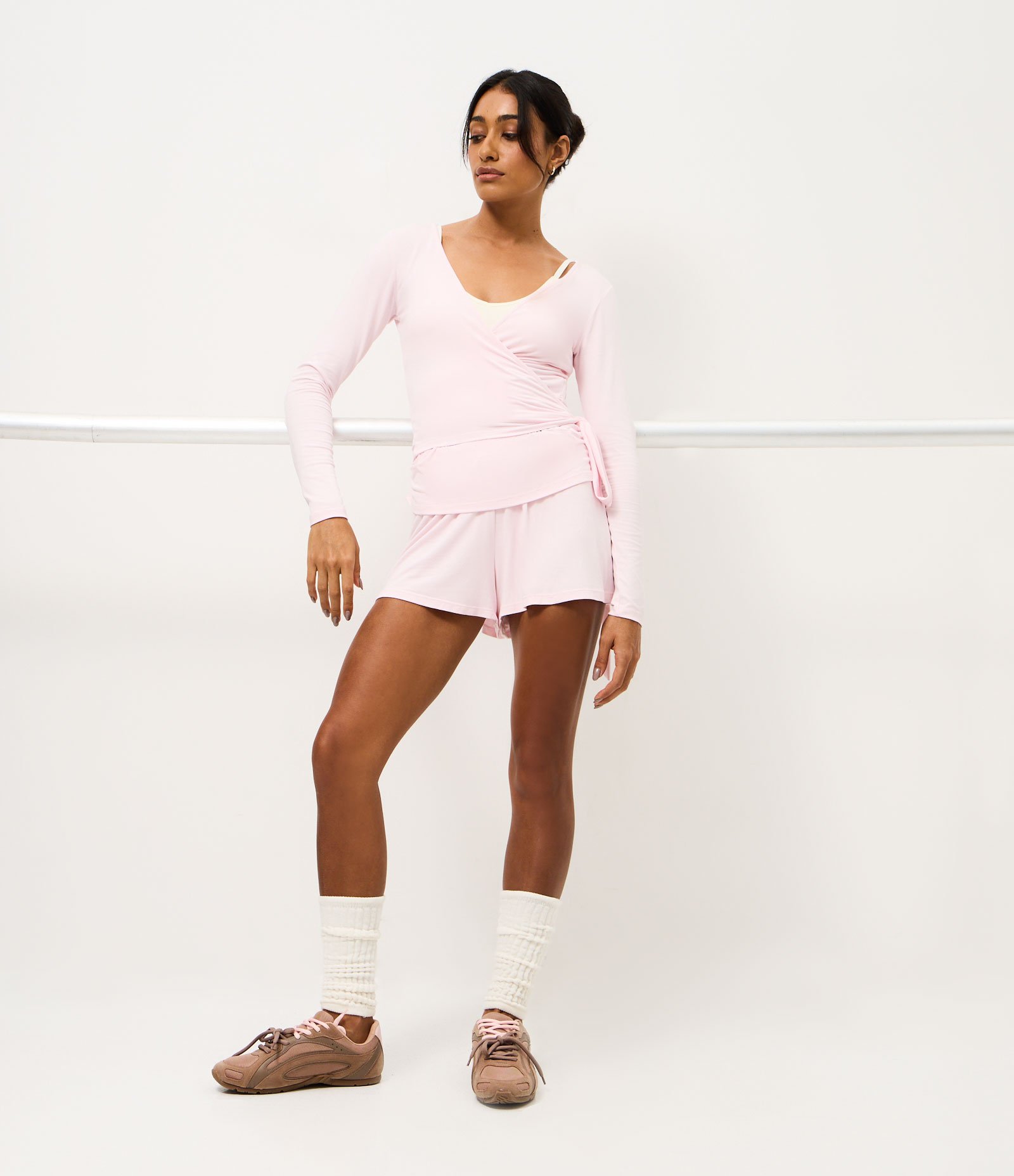 Pijama Curto em Viscolycra com Transpasse e Nó Rosa 1