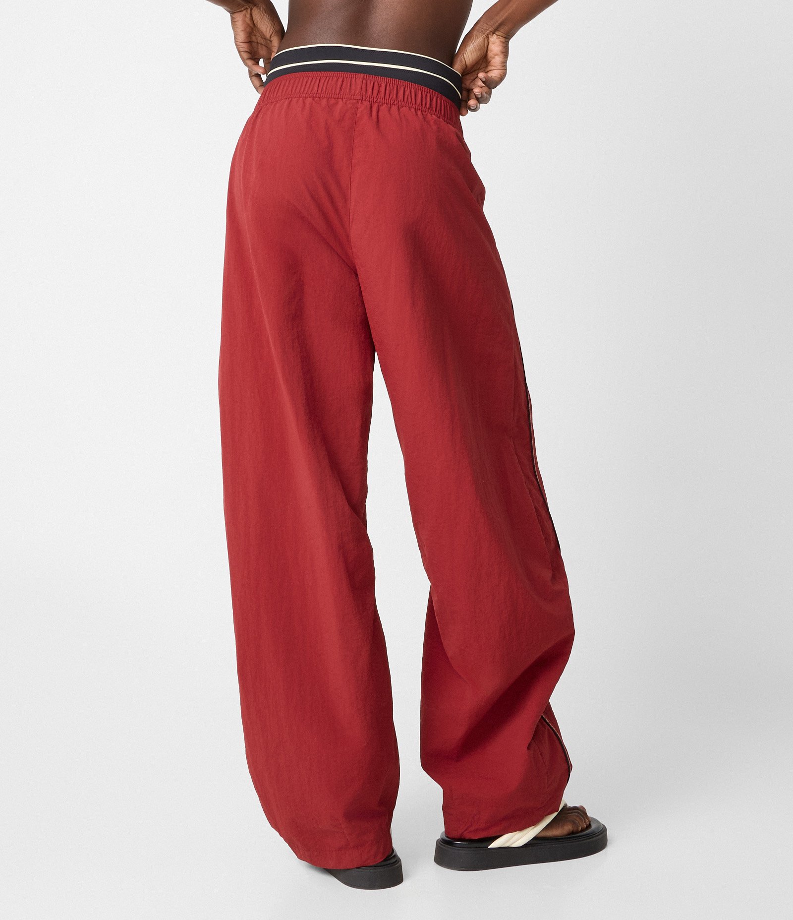 Calça Balloon Esportiva com Frisos em Contrastantes Vermelho 3
