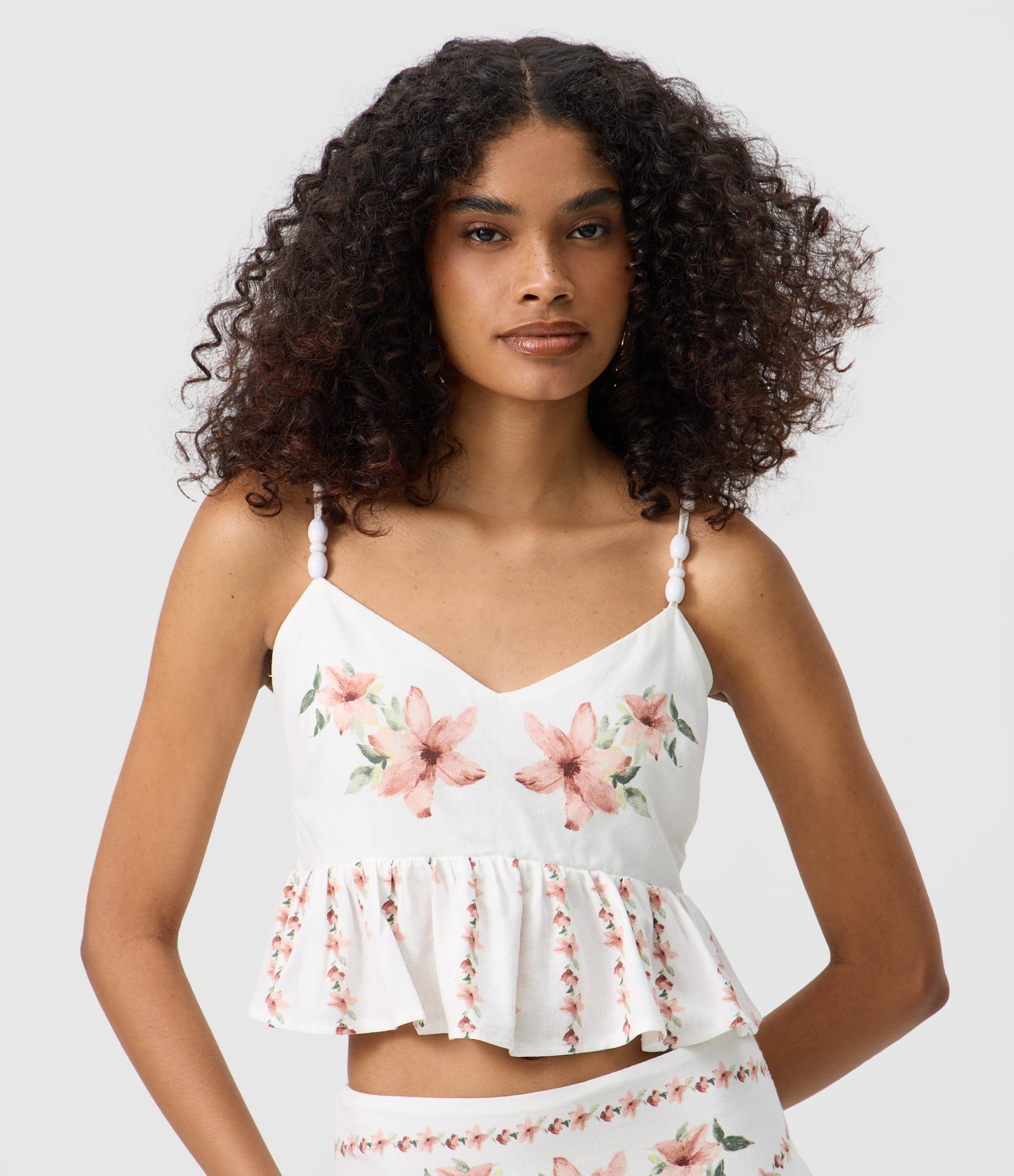 Blusa Cropped Peplum em Viscolinho Floral com Alças Finas Branco 1