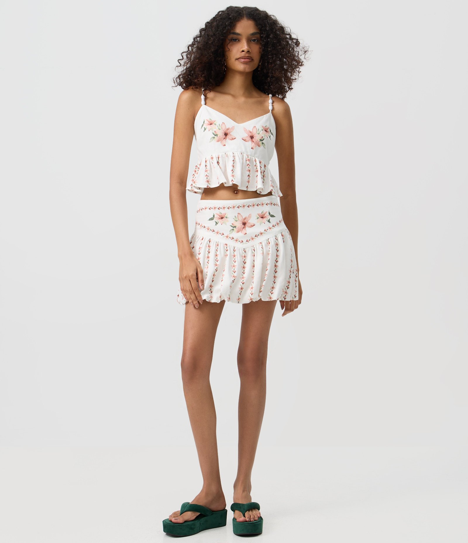 Blusa Cropped Peplum em Viscolinho Floral com Alças Finas Branco 2