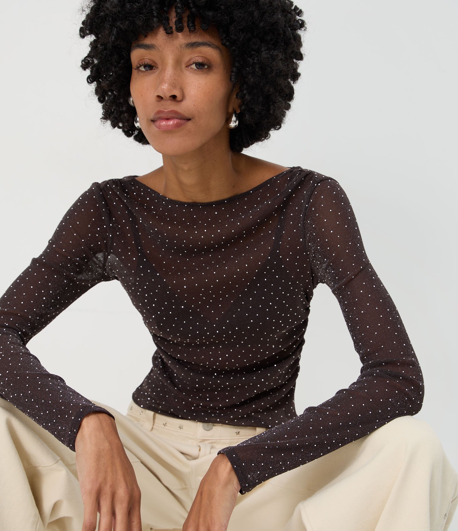 Blusa em Tule com Aplicação de Brilhos Marrom 1