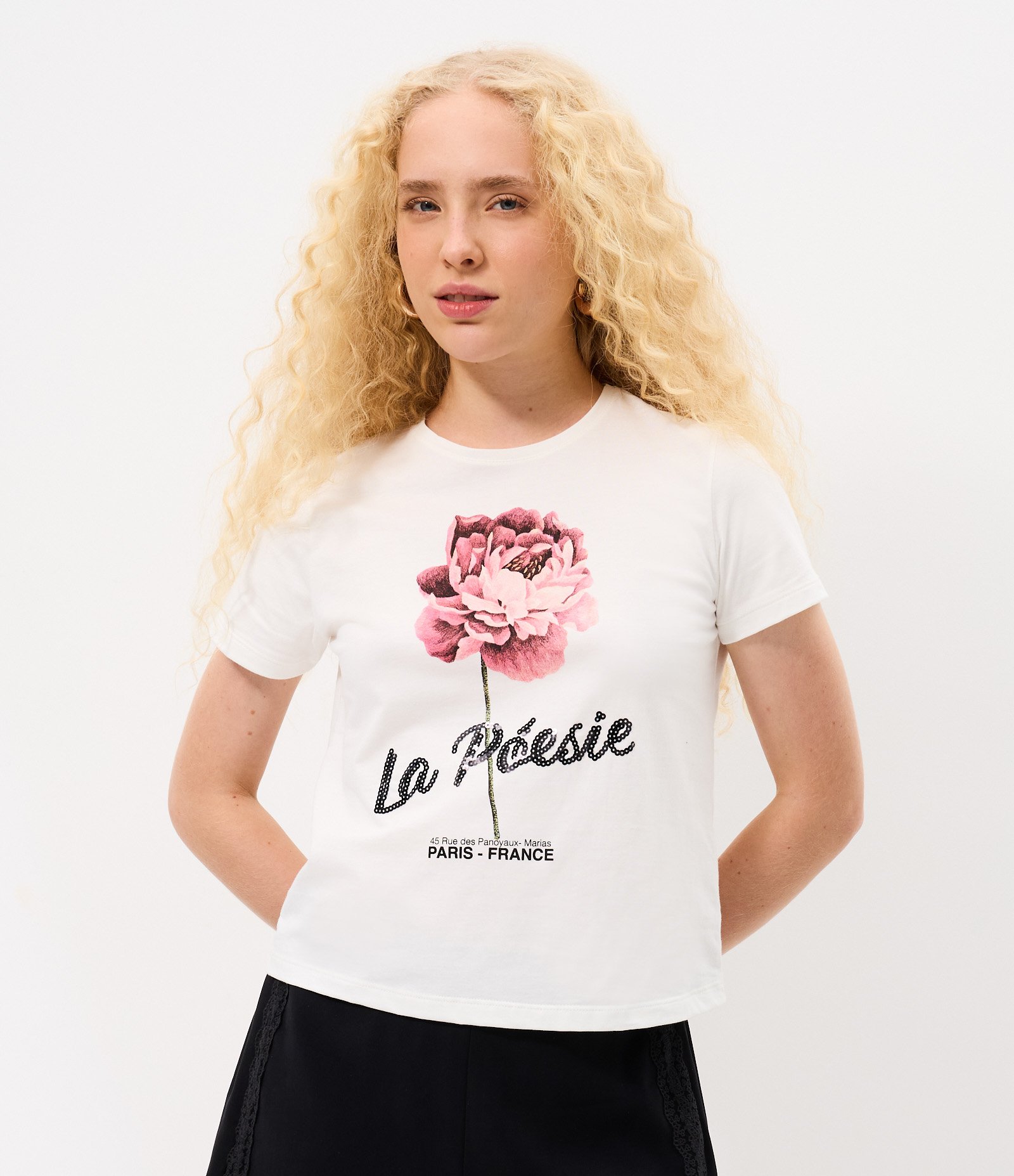 Camiseta em Algodão com Estampa Floral Bordada e Lettering La Poesie Off White 1