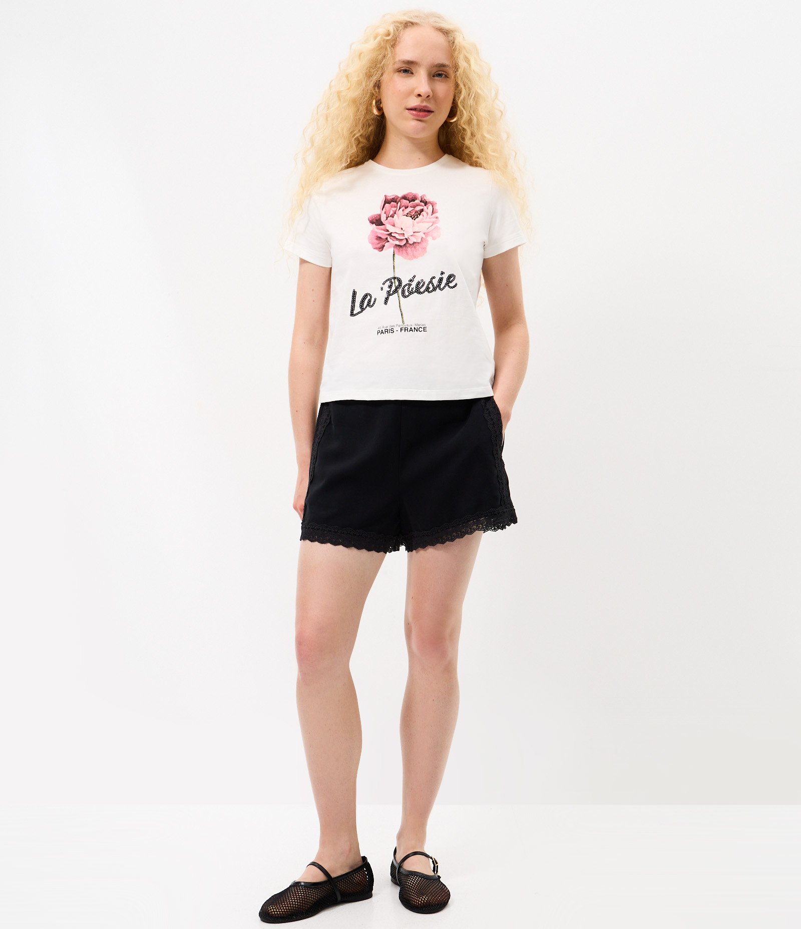 Camiseta em Algodão com Estampa Floral Bordada e Lettering La Poesie Off White 2