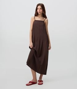 Vestido Longo e Reto em Crepe com Bolsos