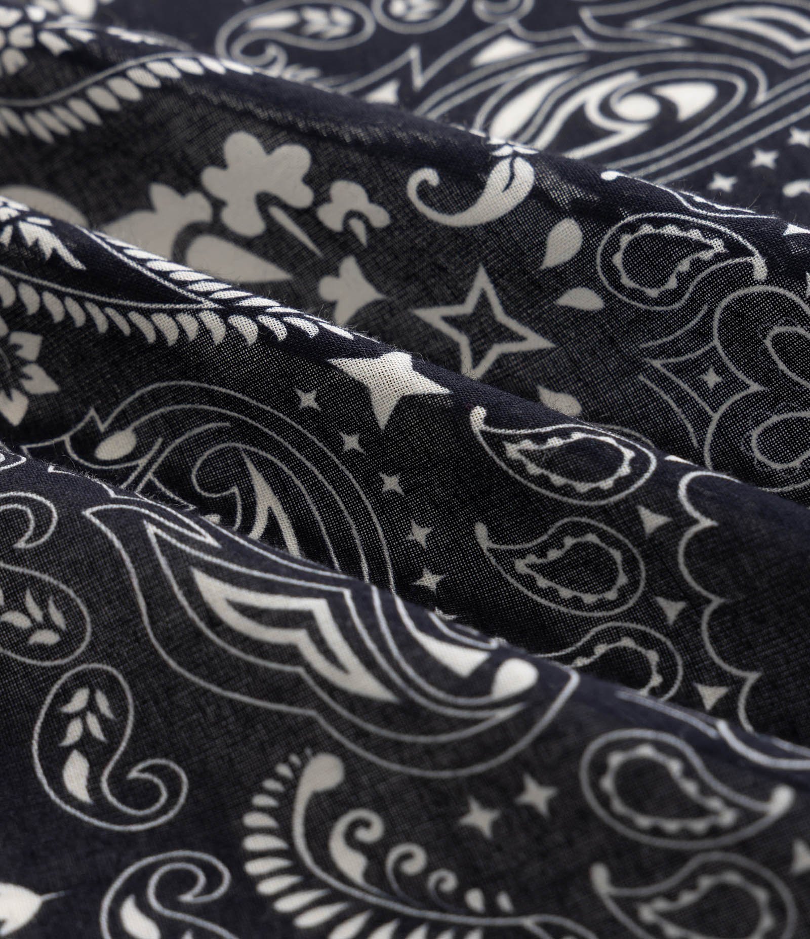 Lenço em Cotton com Estampa Paisley Preto 5