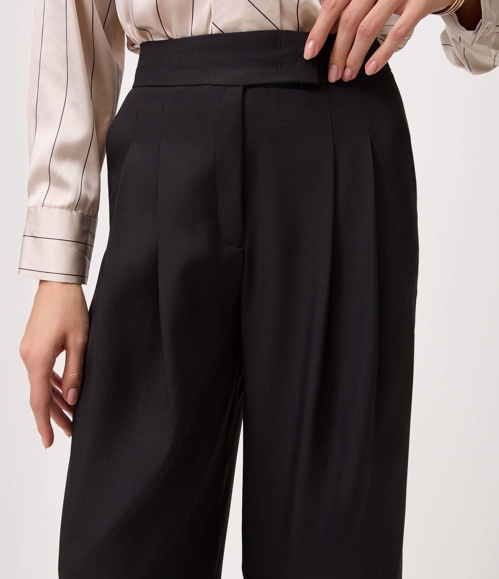 Calça Wide Leg Alfaiatada com Cós Estruturado Preto 4