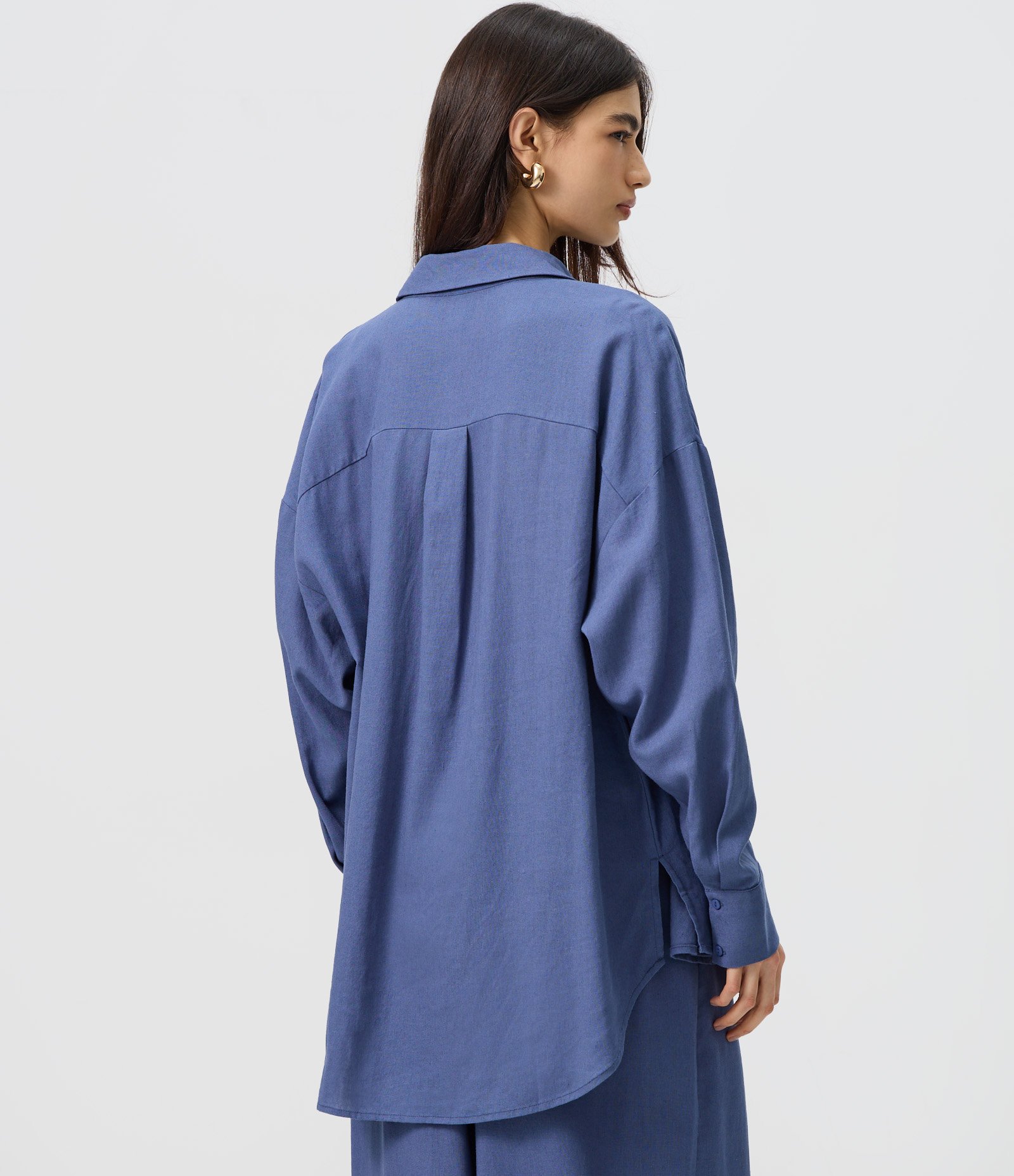 Camisa Alongada em Viscolinho com Colarinho Azul 3
