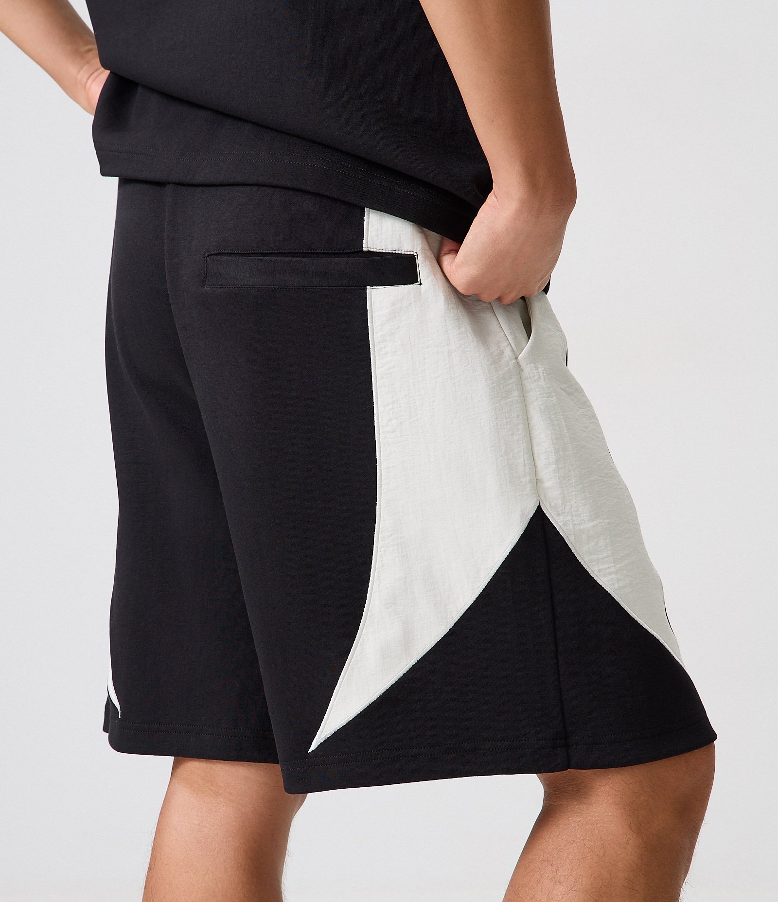 Bermuda Baggy Cropped com Recortes Preto 3