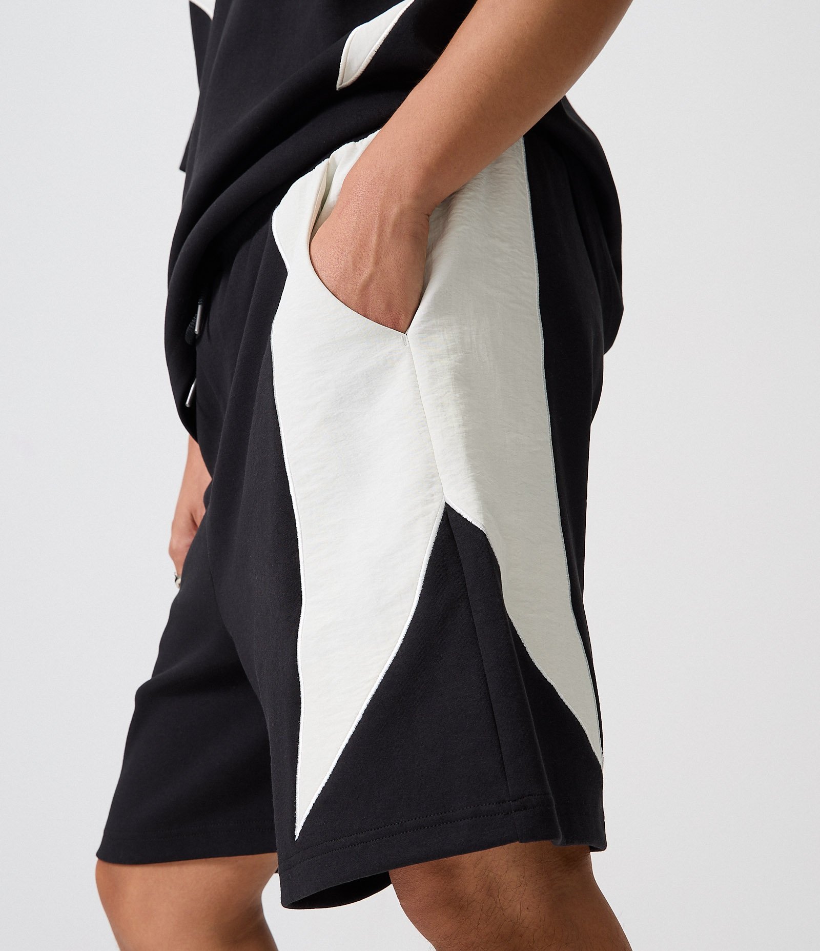 Bermuda Baggy Cropped com Recortes Preto 4