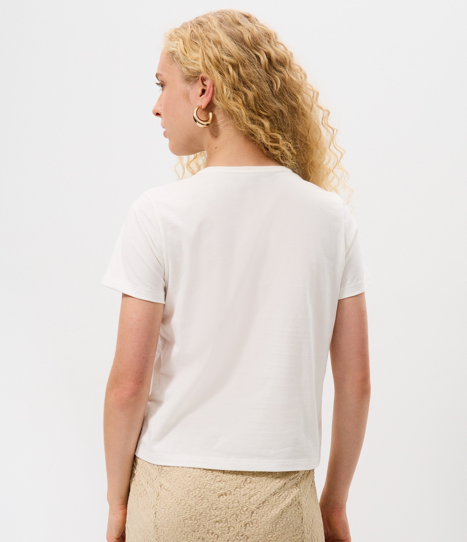 Camiseta Coração Latino Estampa Frontal Branco 4
