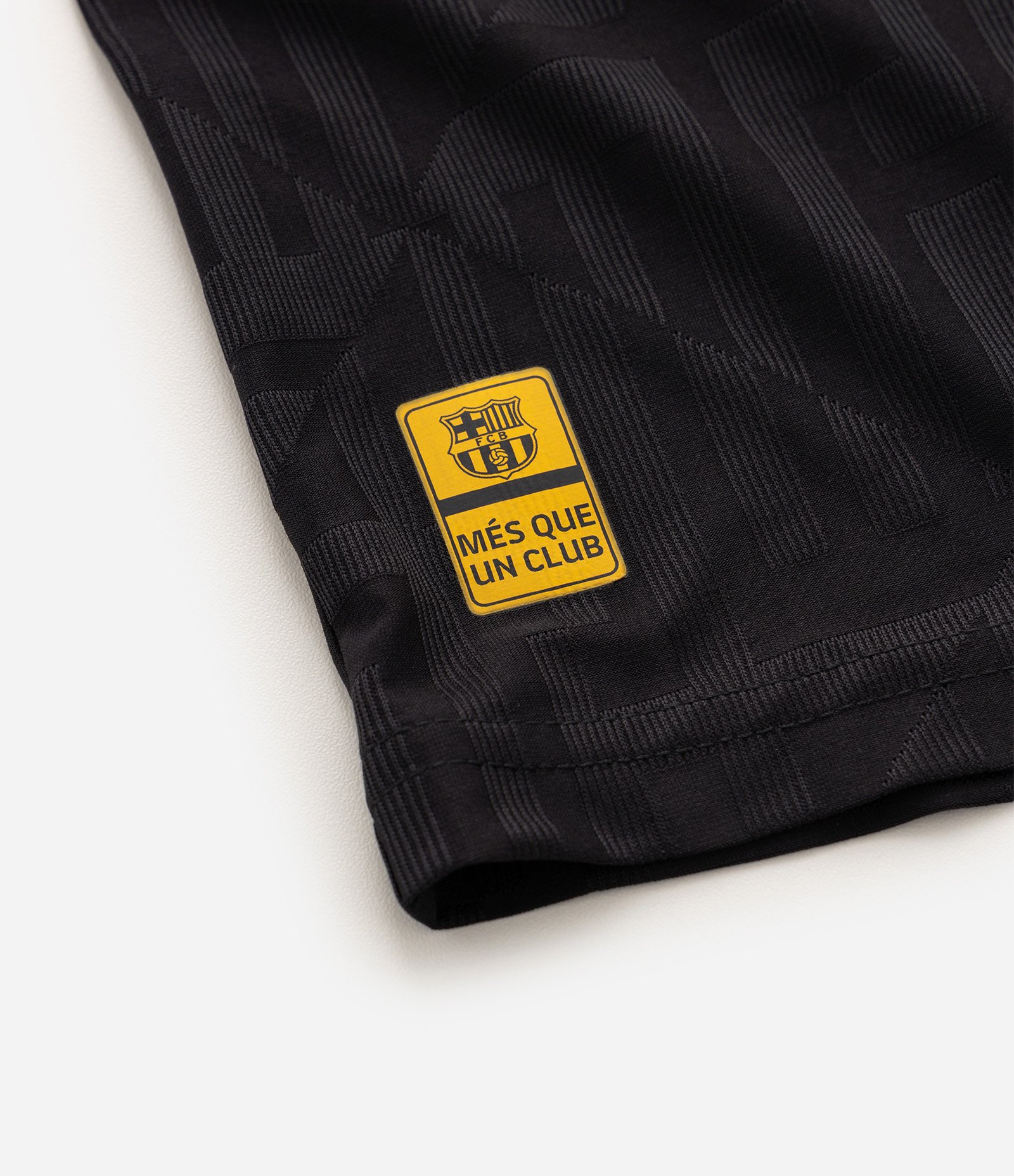 Camiseta Infantil Barcelona Textura Geométrica com Escudo Aplicado - Tam 5 a 14 Anos Preto 6