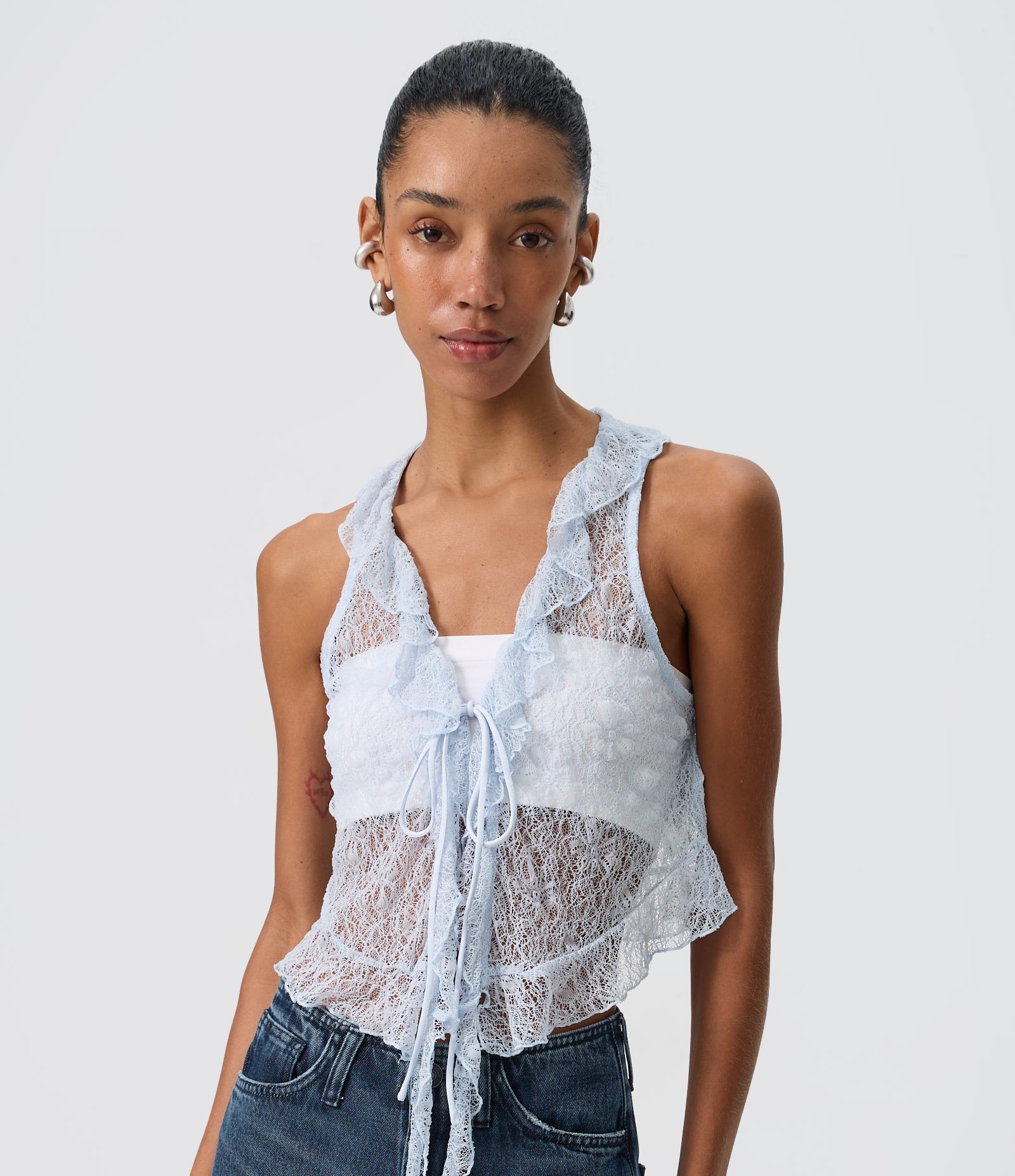 Blusa em Poliamida com Renda e Babados no Decote Azul 1