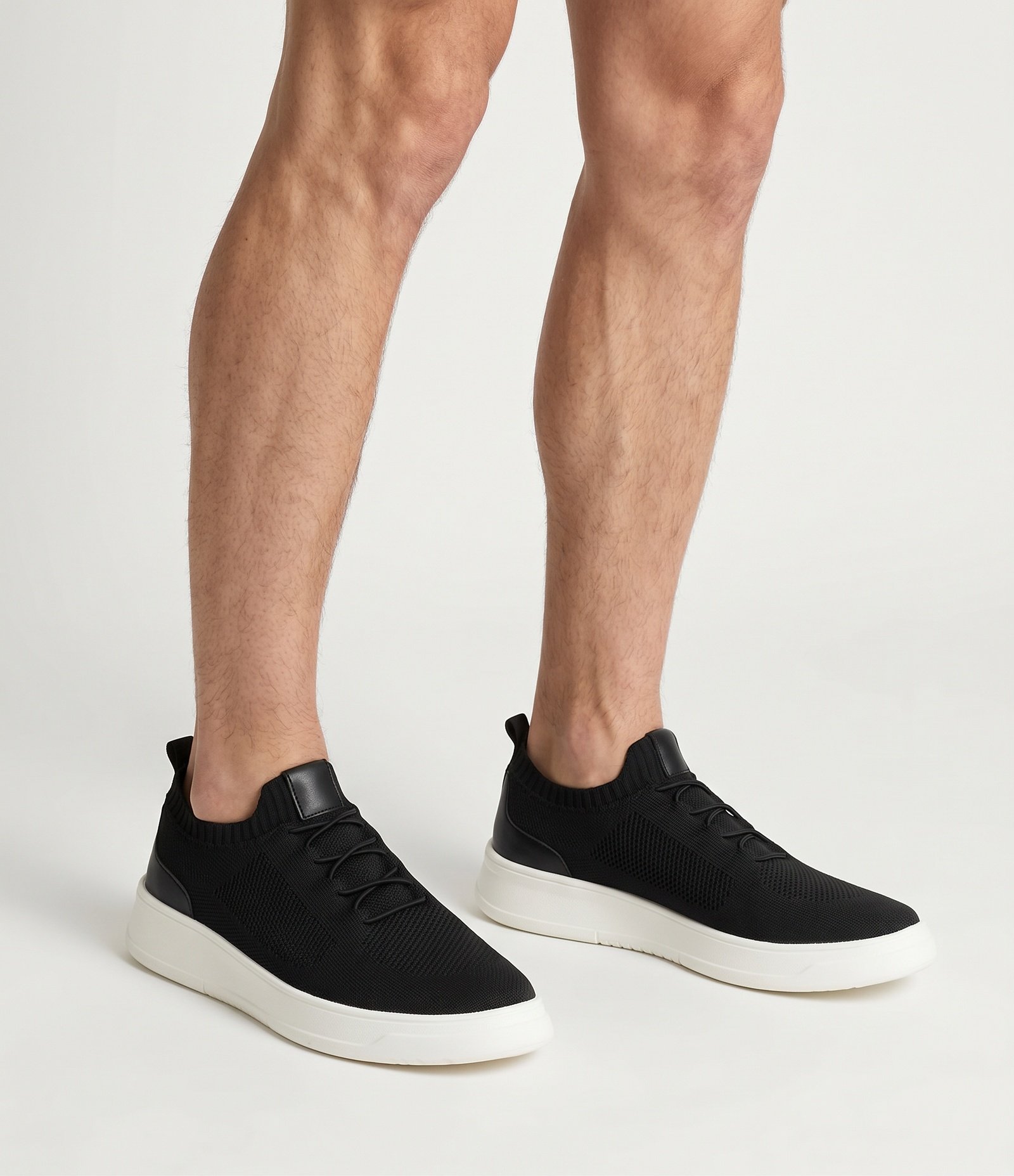 Tênis Casual de Knit com Detalhe em Couro Preto 2